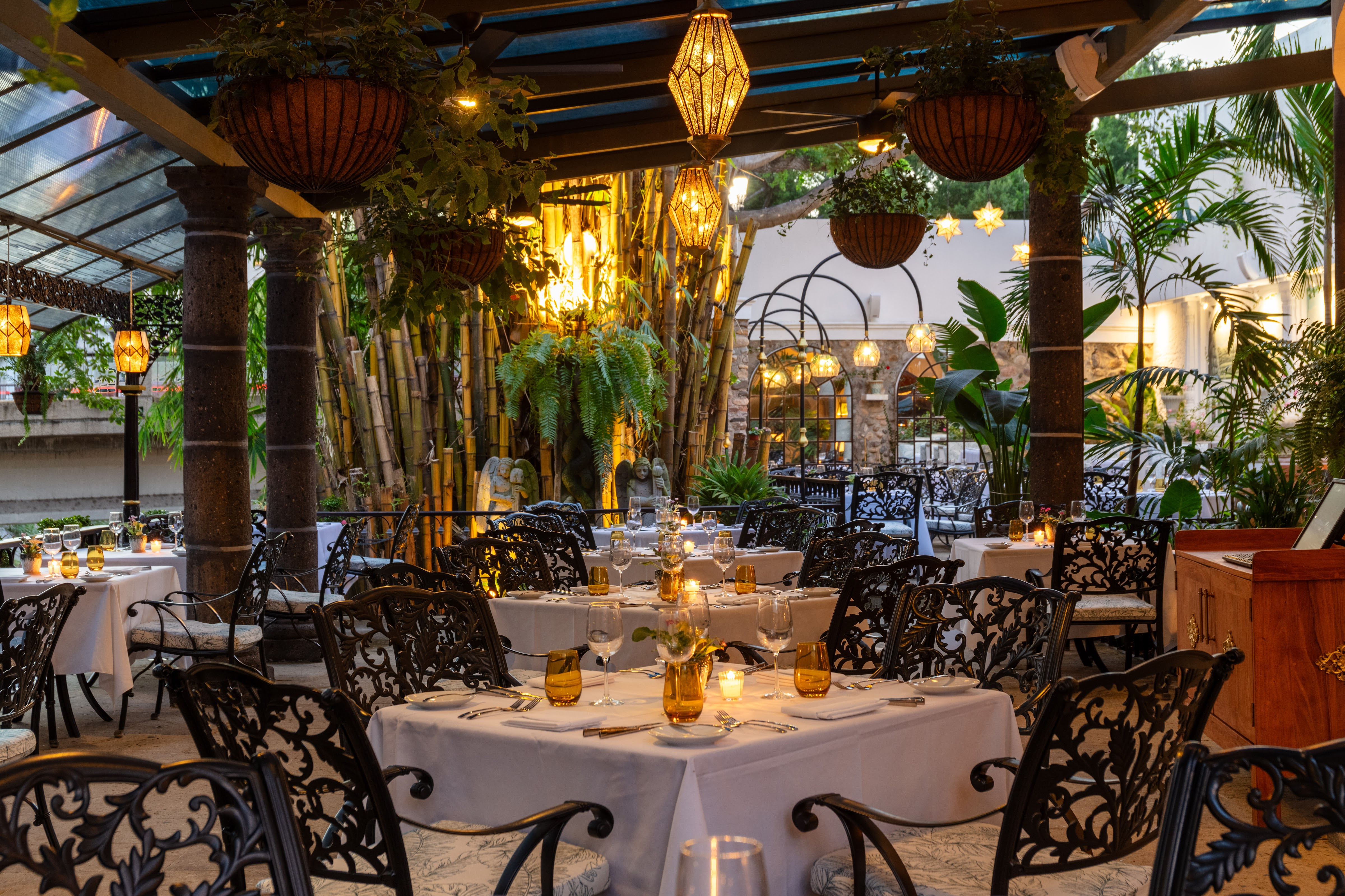 Le Bistro Restaurant image 1