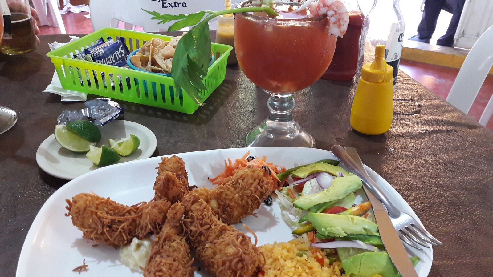 El Tiburón image 2