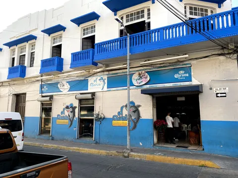 El Tiburón Cocteles y Mariscos image 1