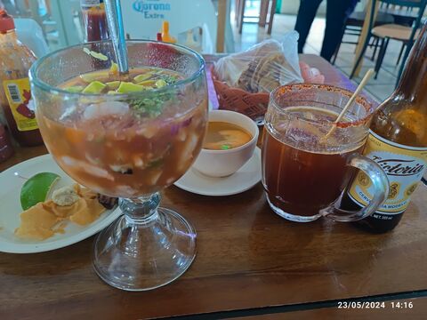 El Tiburón Cocteles y Mariscos image 3