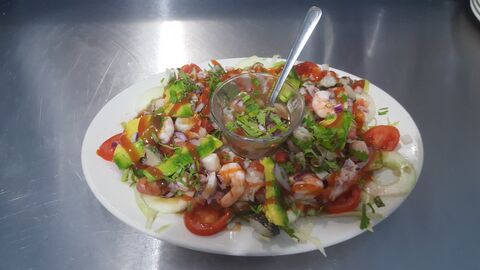 La Tia Amalia - cócteles y mariscos image 3