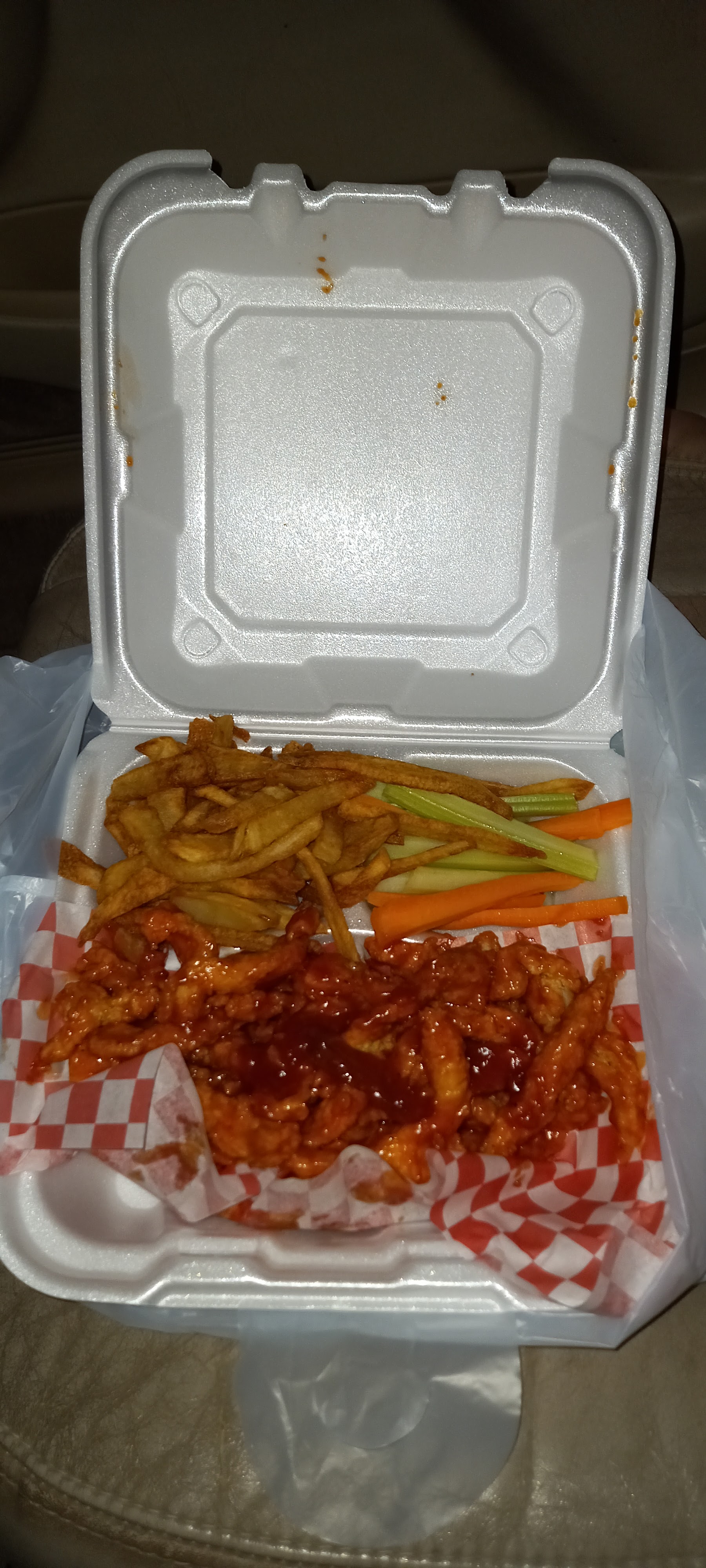 TANCHO'S HOTWINGS & BONELESS image 5