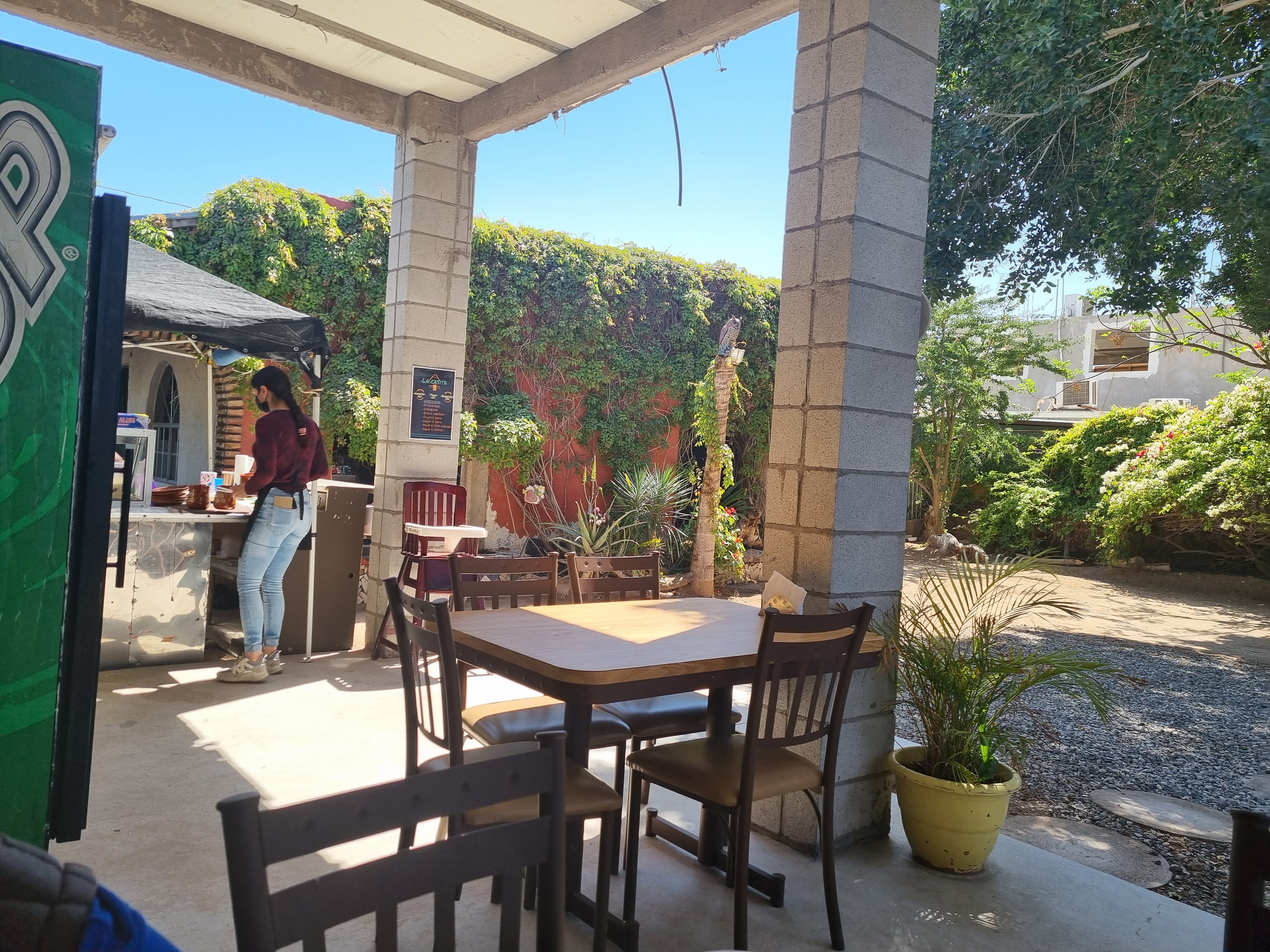 La casita jardin restaurante image 1