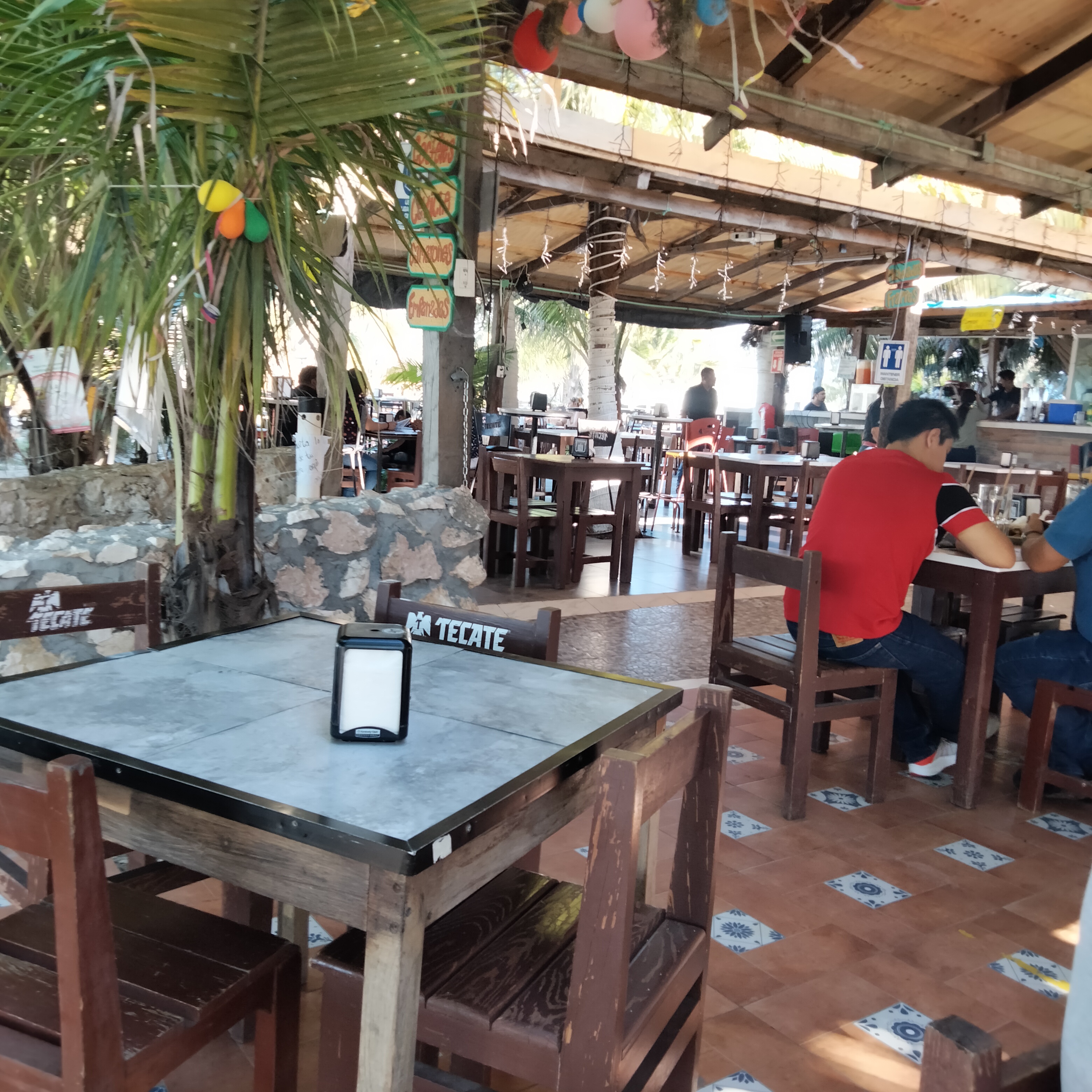 La Isla - Restaurante & Bar image 1