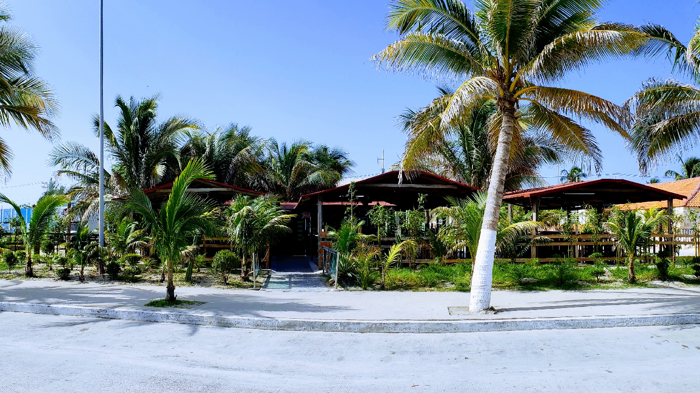 La Isla - Restaurante & Bar image 3