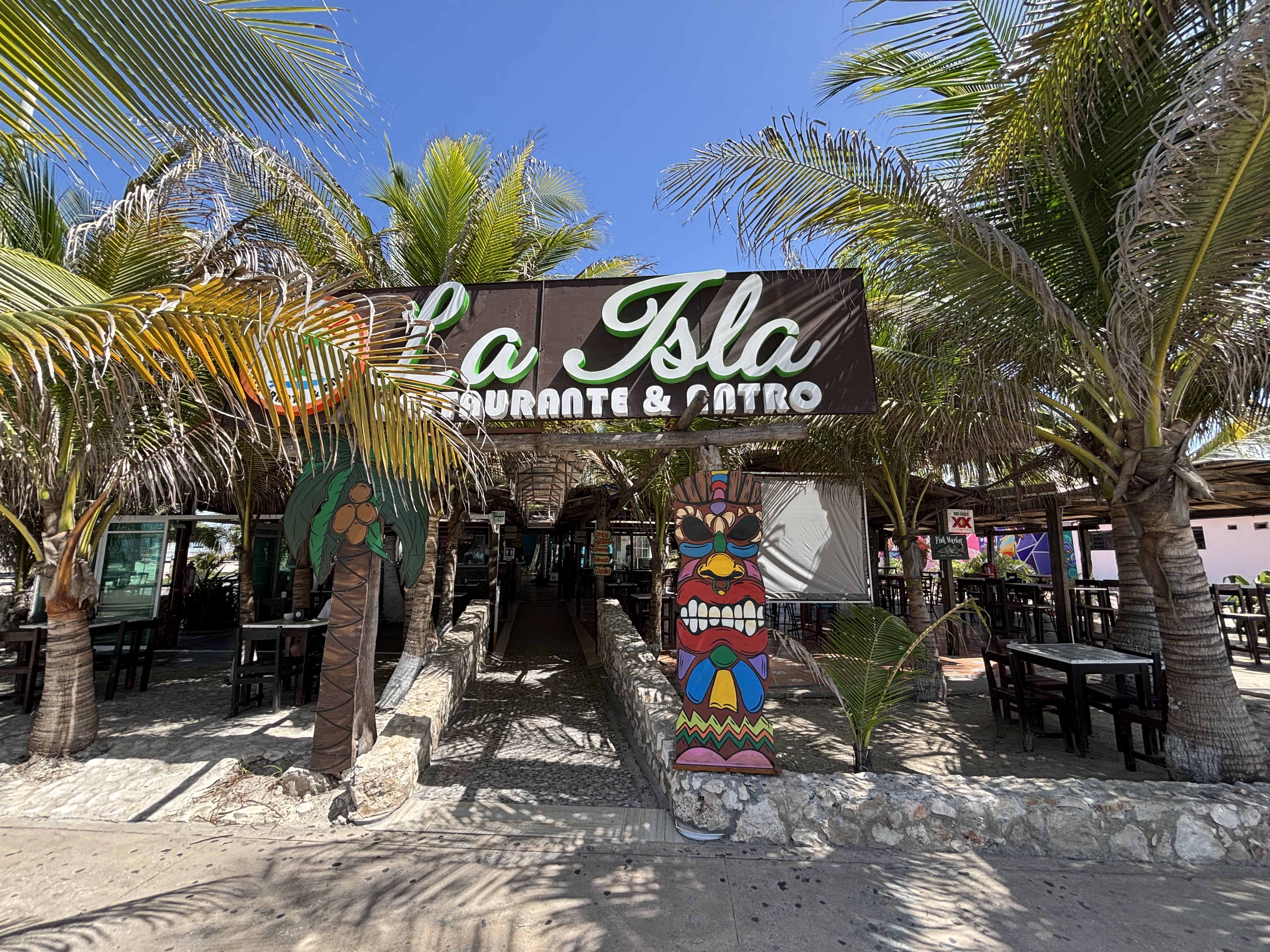La Isla - Restaurante & Bar image 4