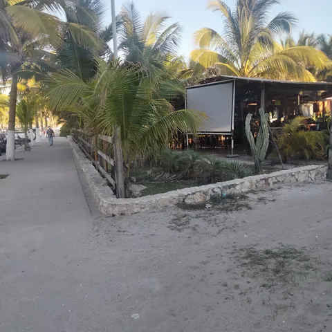 La Isla - Restaurante & Bar image 6