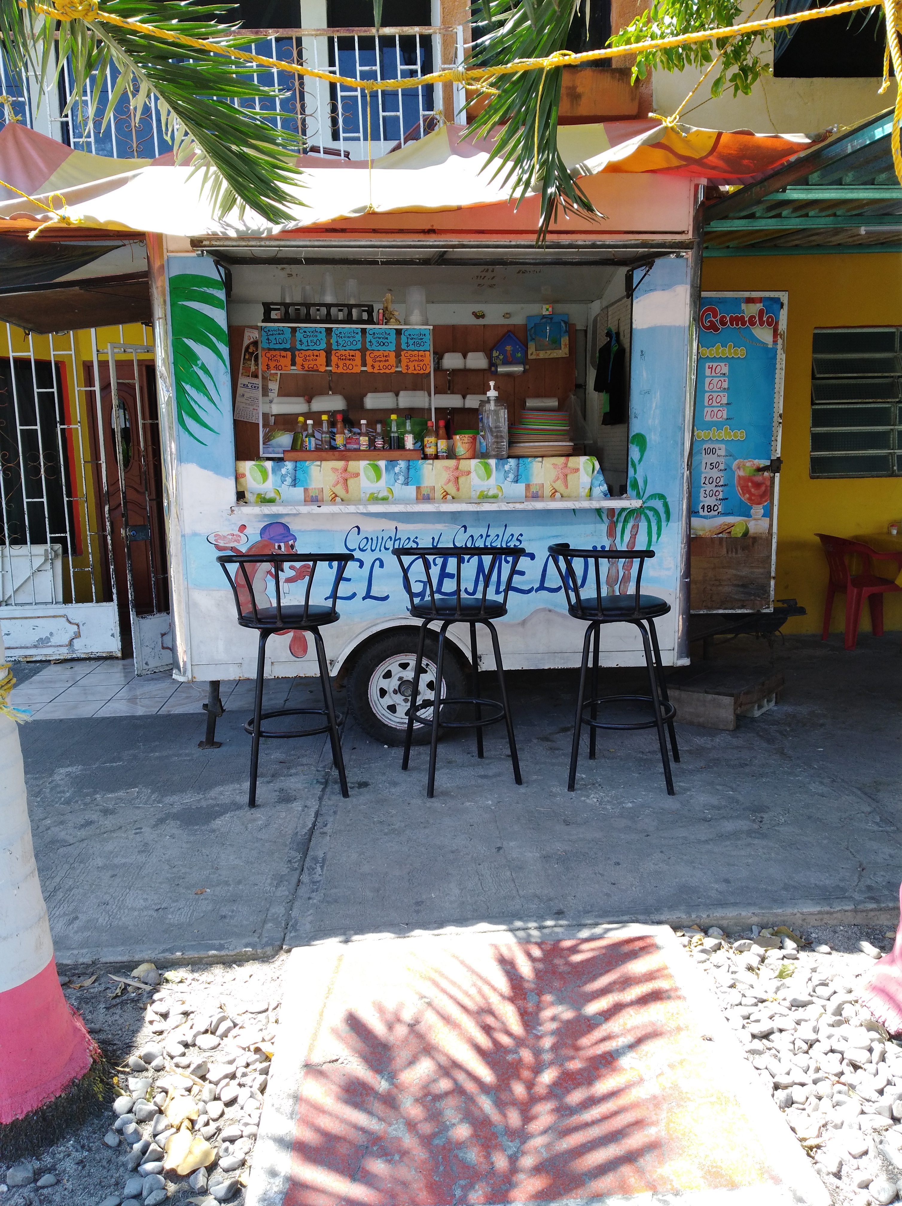 Ceviches y cócteles LA BANQUETA DE MARINA image 1