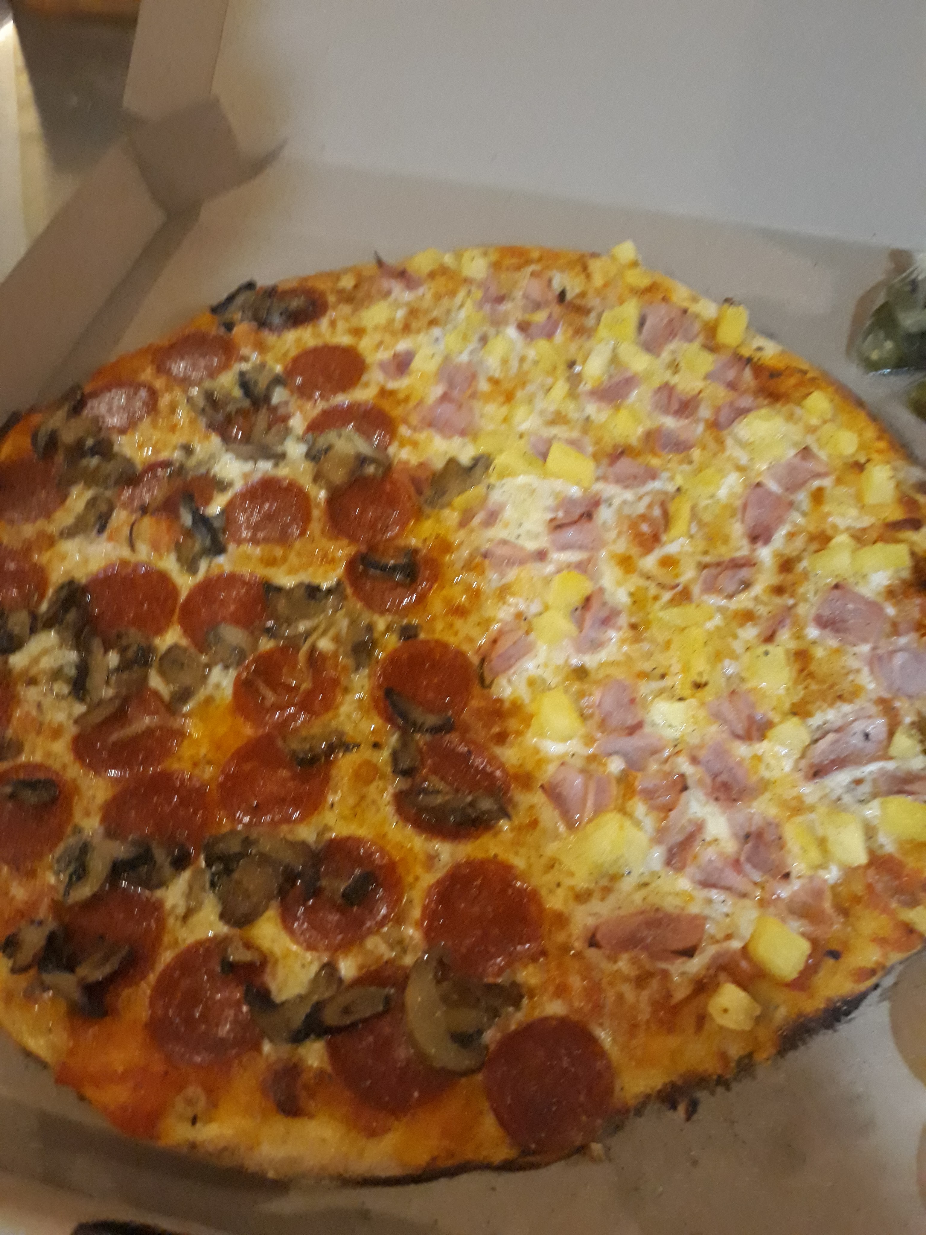 Yeyo's Pizzeria-Restaurante image 1