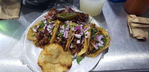 Taquería Los Compadres image 1