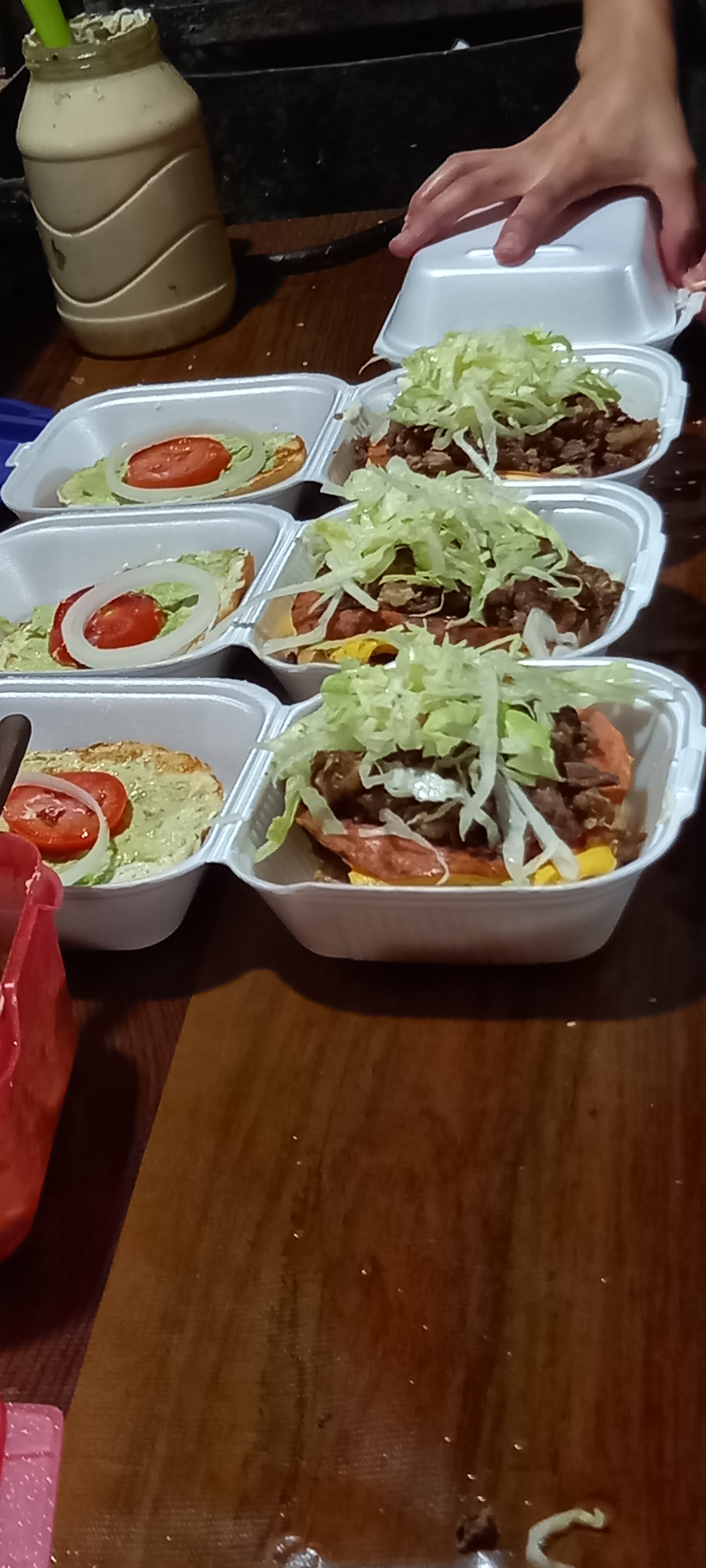 Hamburguesas tortugas y tacos "EL PORRON" image 2