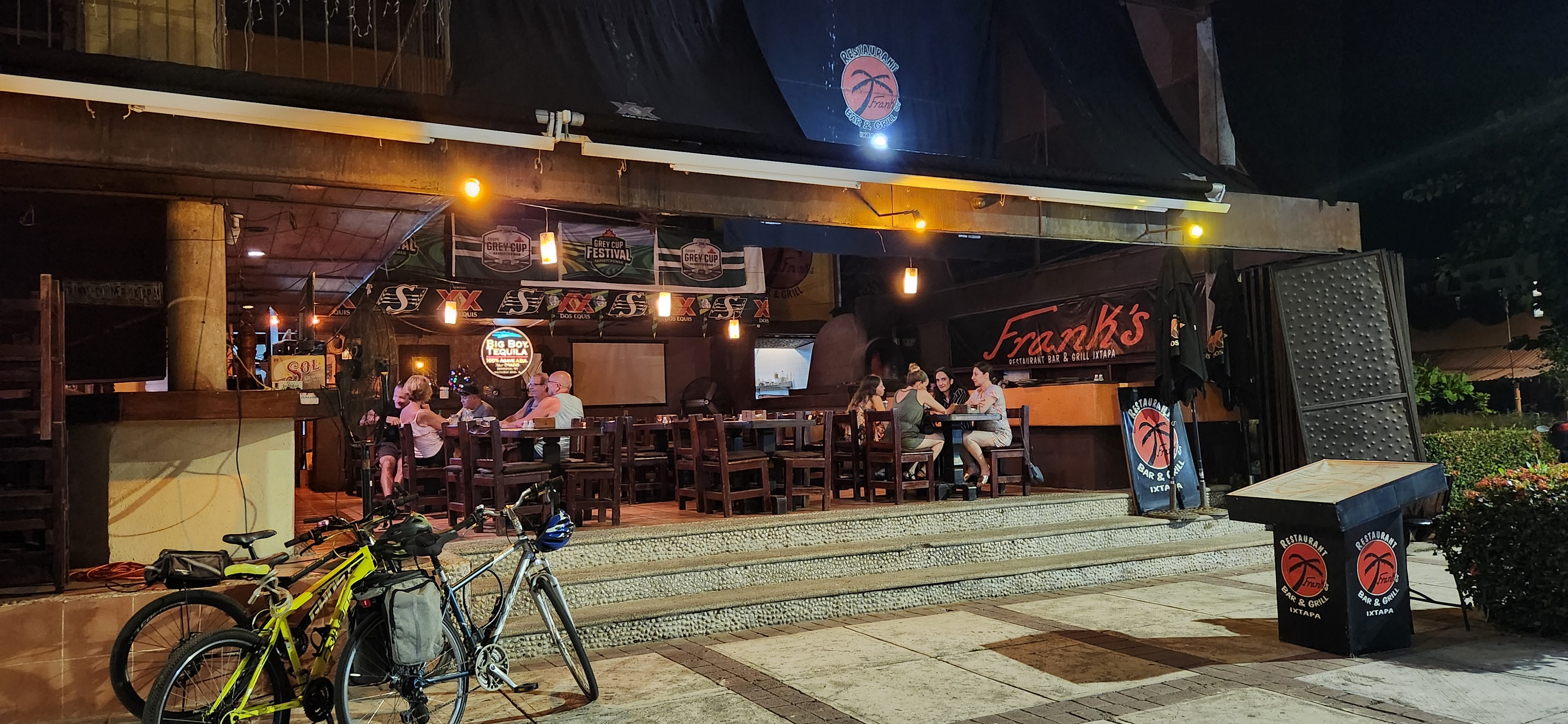 Frank's Bar & Grill Ixtapa image 1