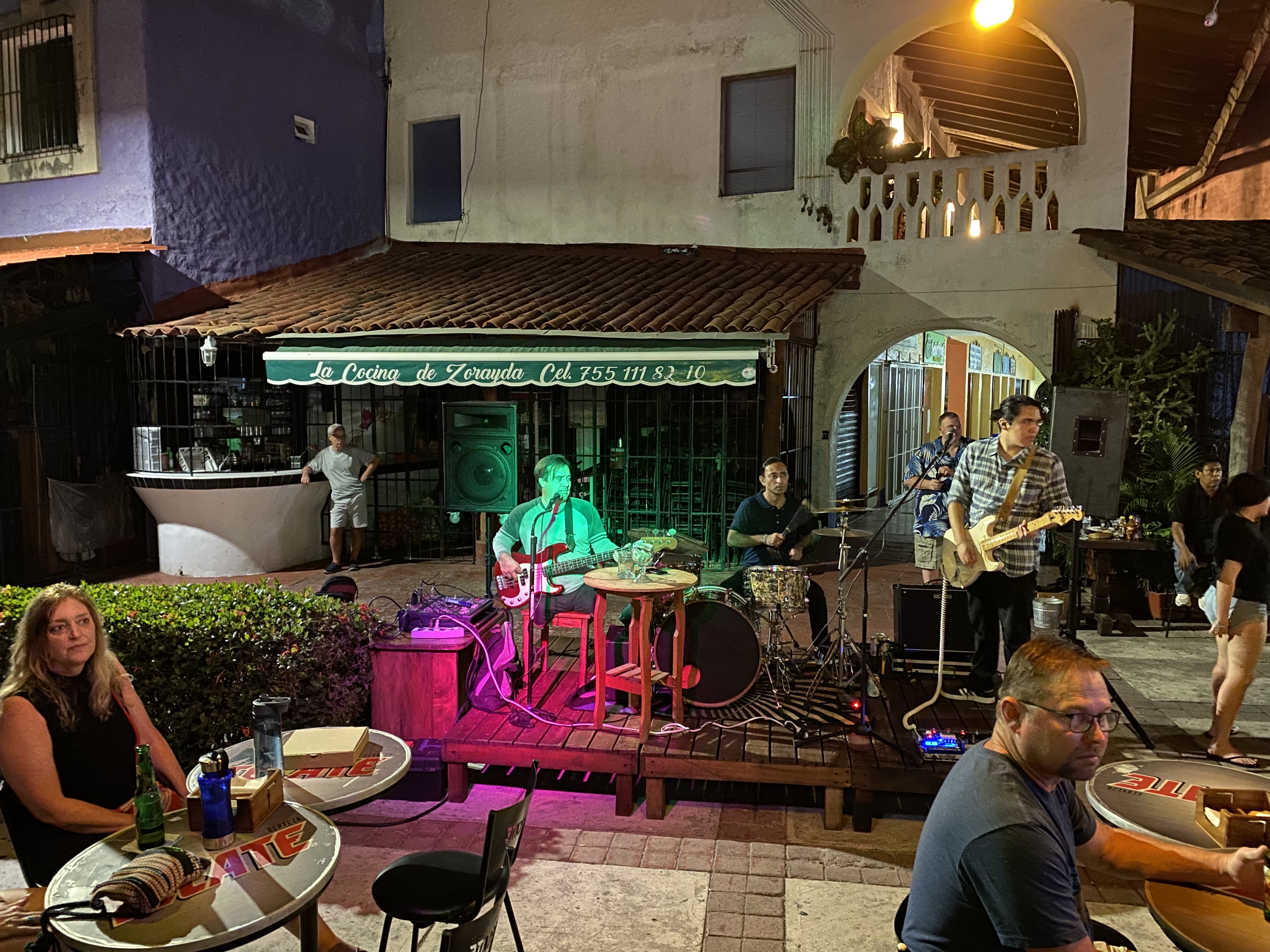 Frank's Bar & Grill Ixtapa image 5