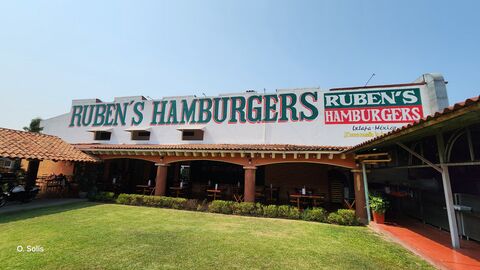 Rubens Hamburgers Ixtapa image 1