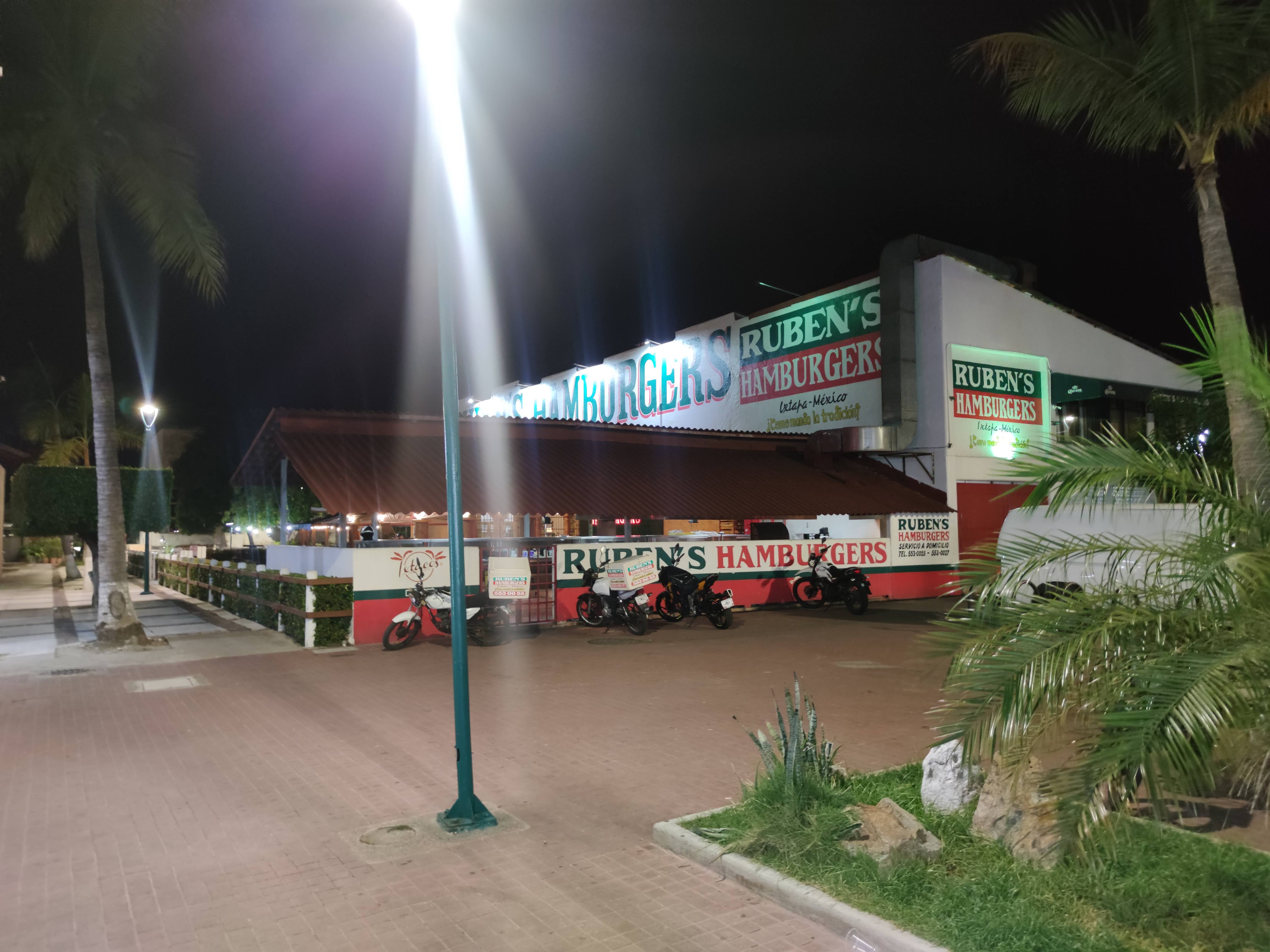 Rubens Hamburgers Ixtapa image 6