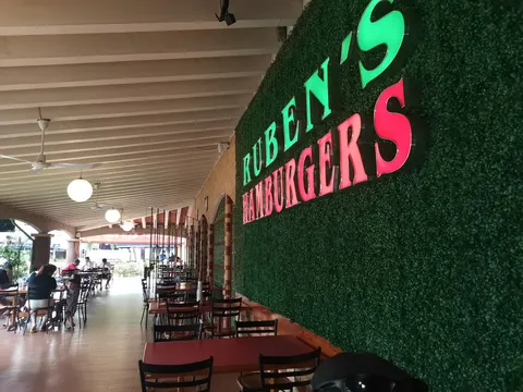 Rubens Hamburgers Ixtapa image 8