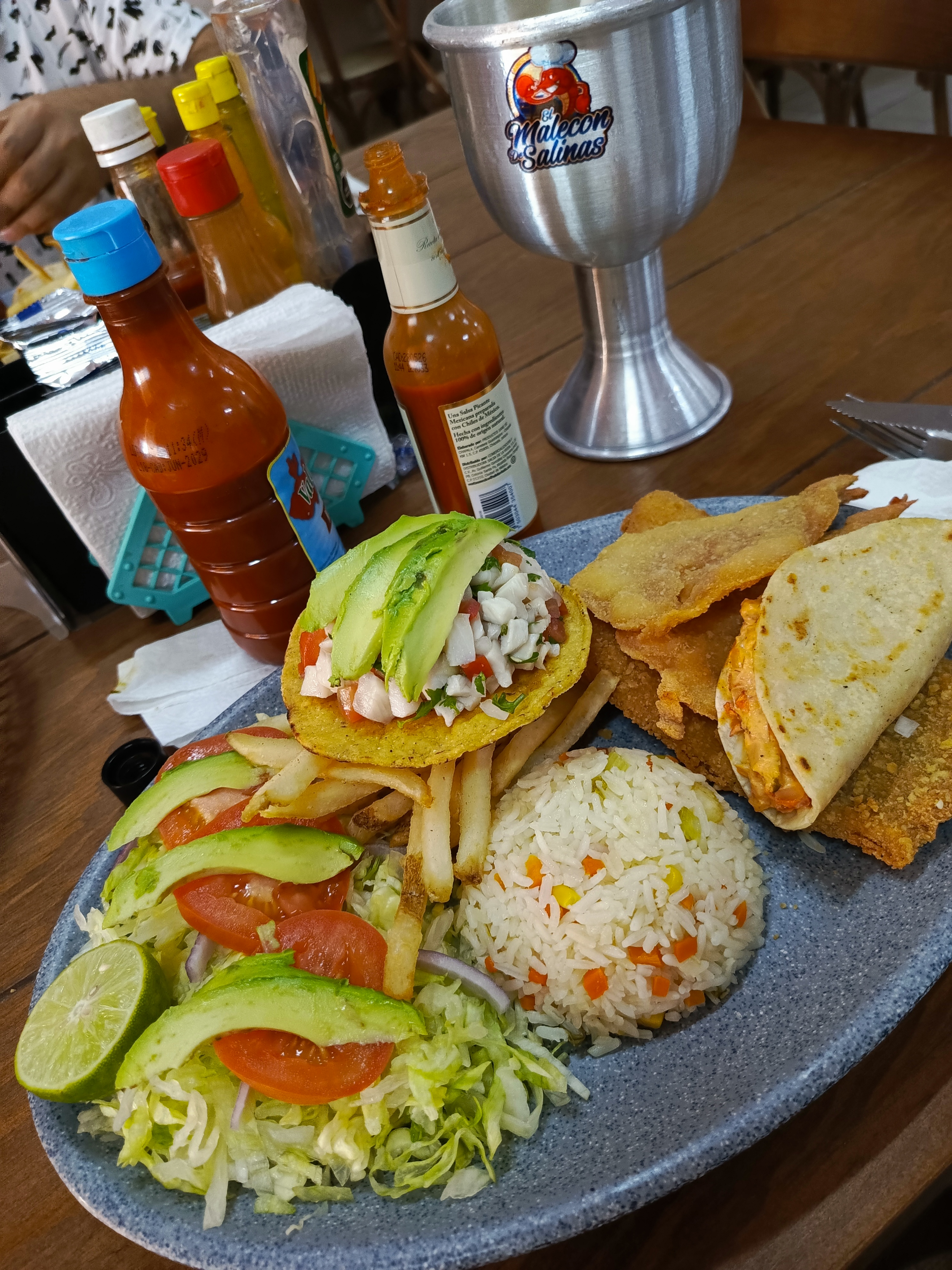 El Malecón de Salinas image 2