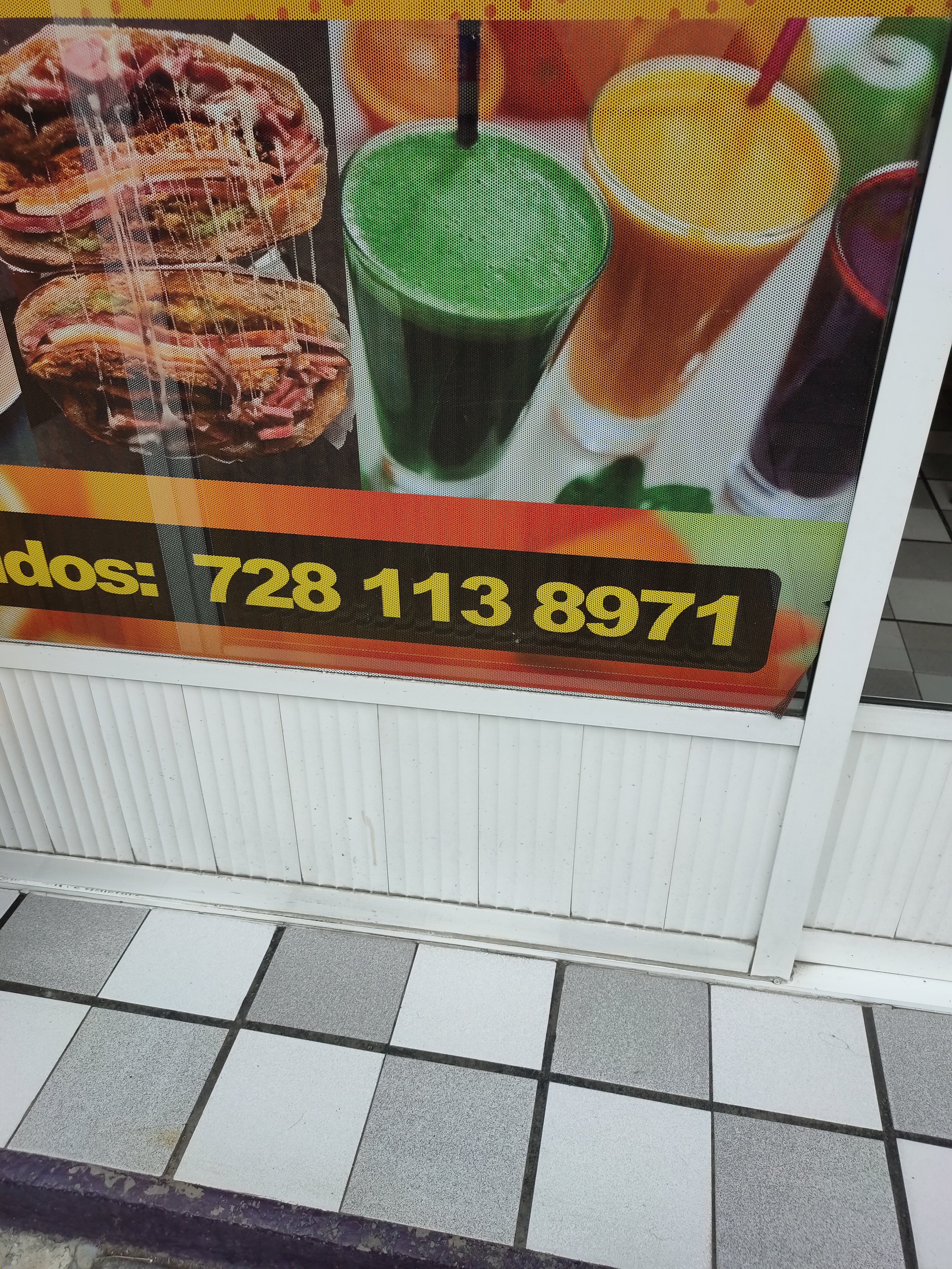 Tortas y licuados image 1