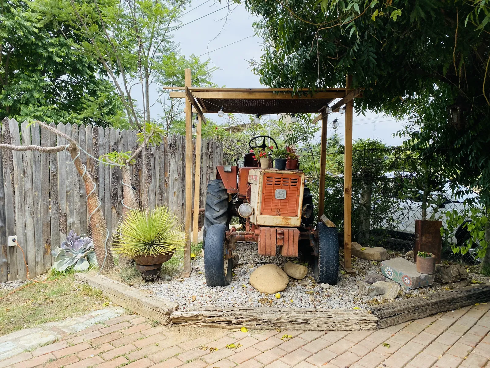 Los Robles image 8