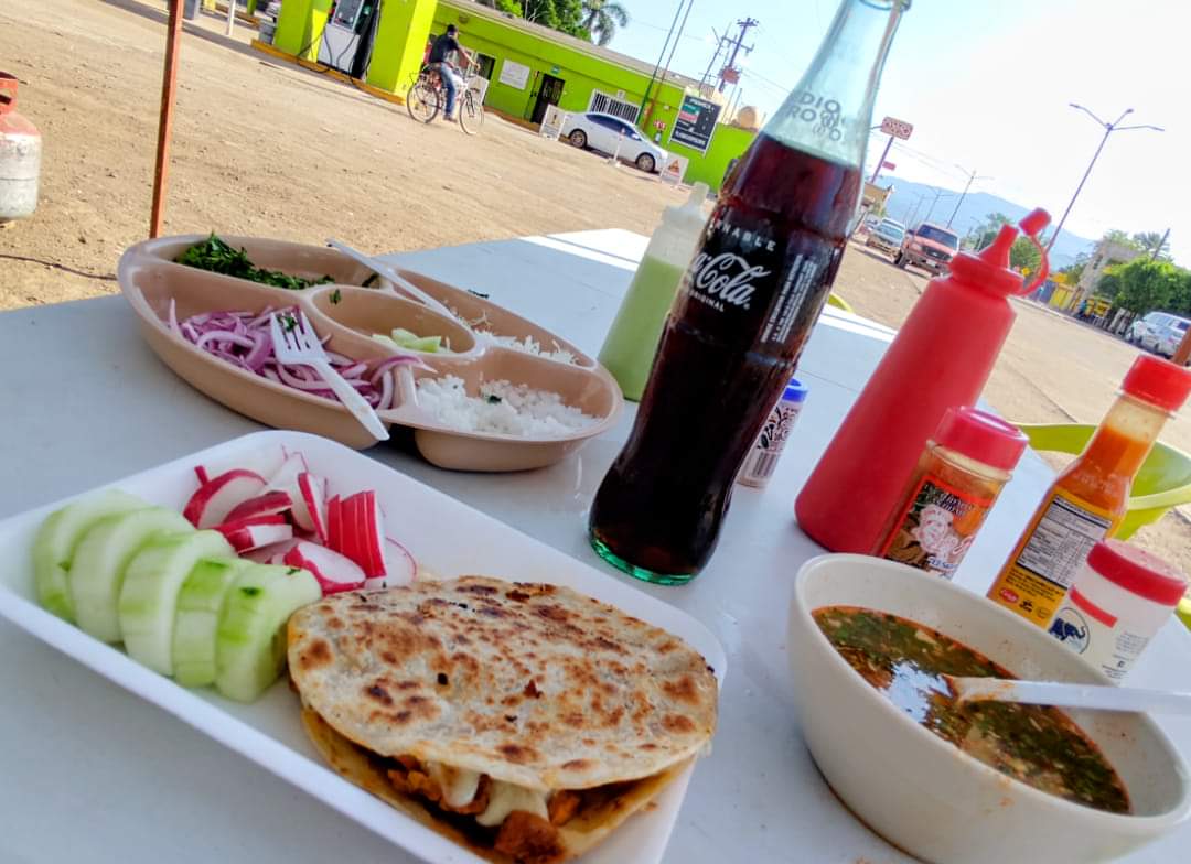 Taqueria "Hhuggos" image 2