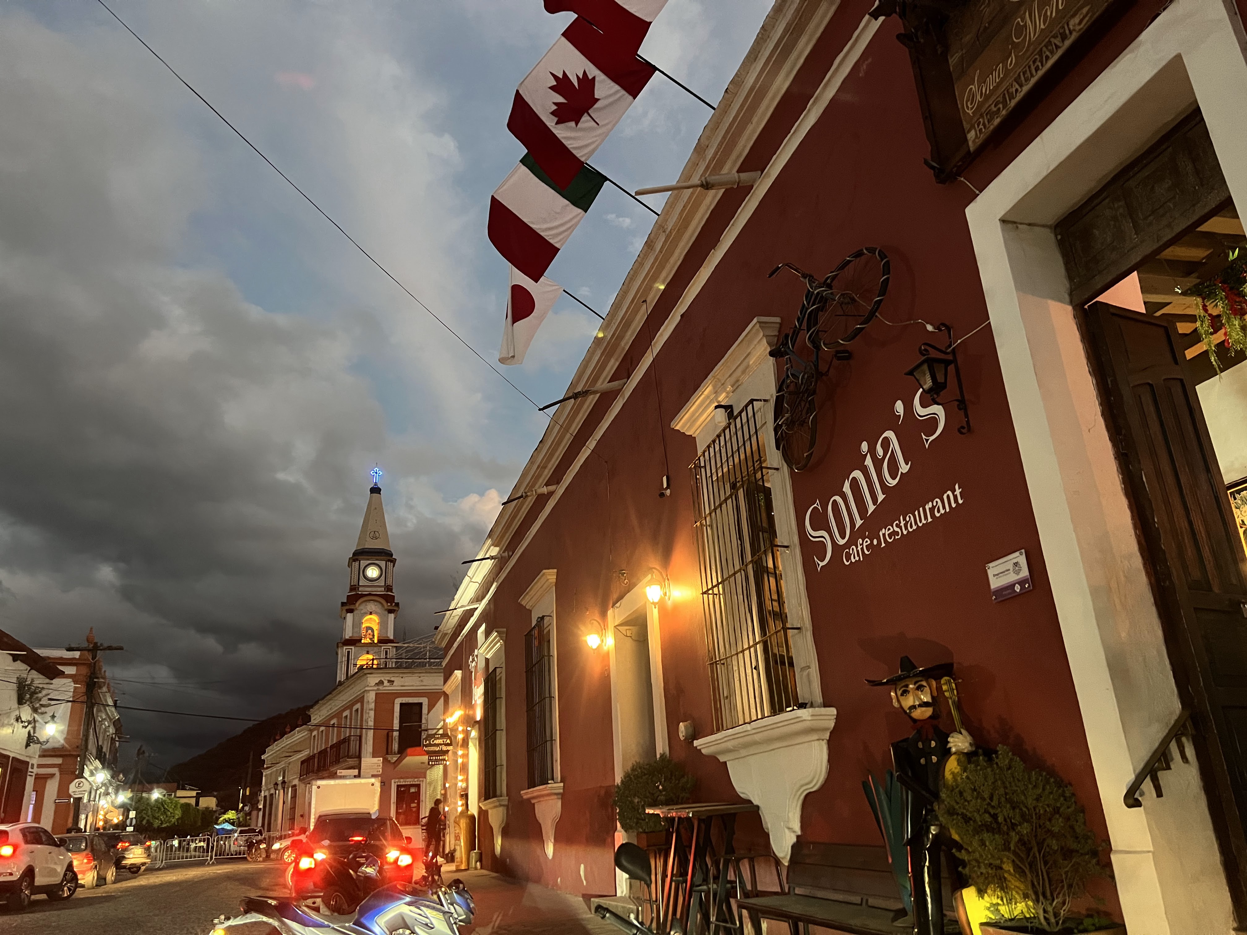 SONIA’S Mon Delys image 3