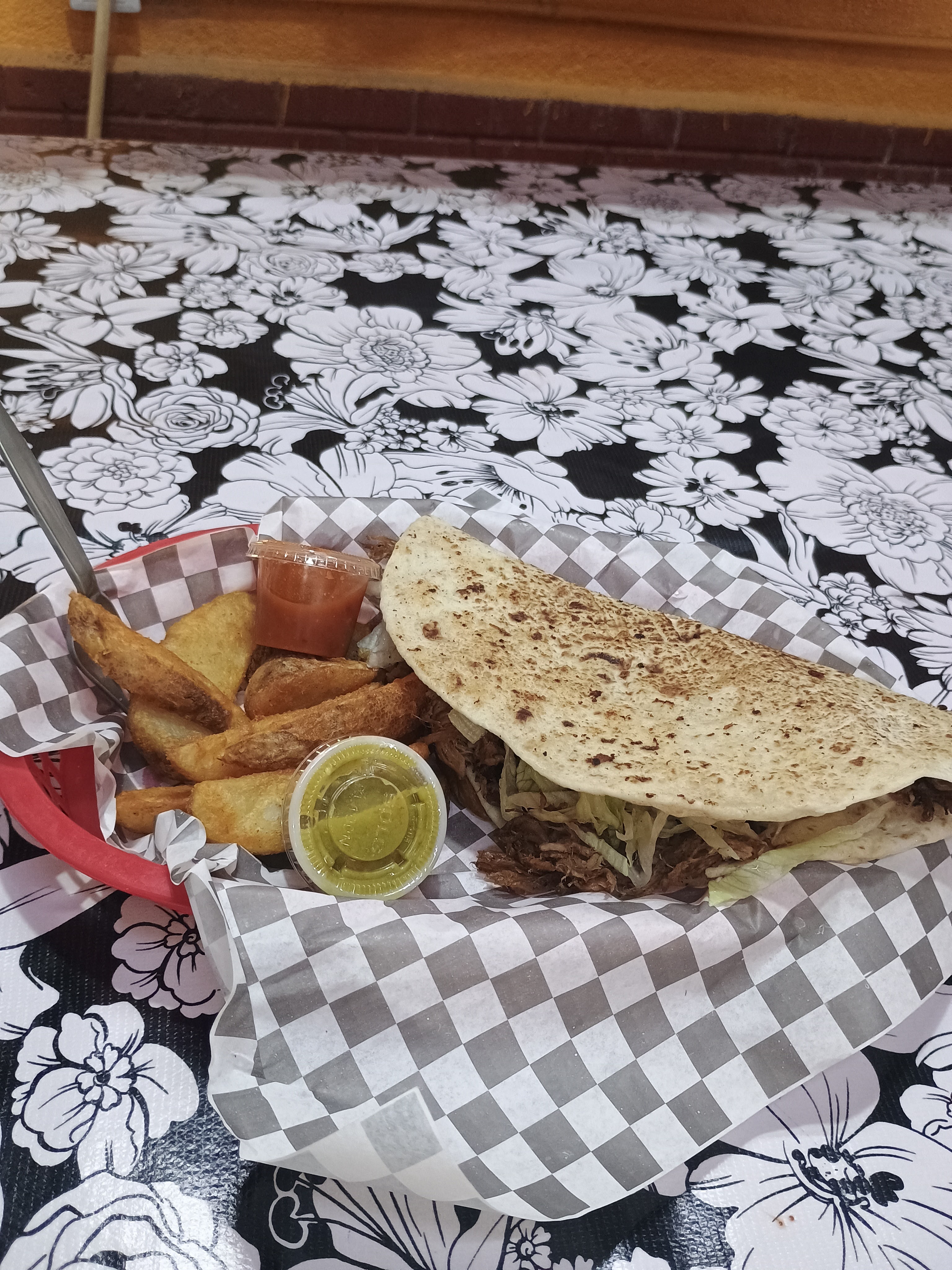 Los chapitos local de comida image 8