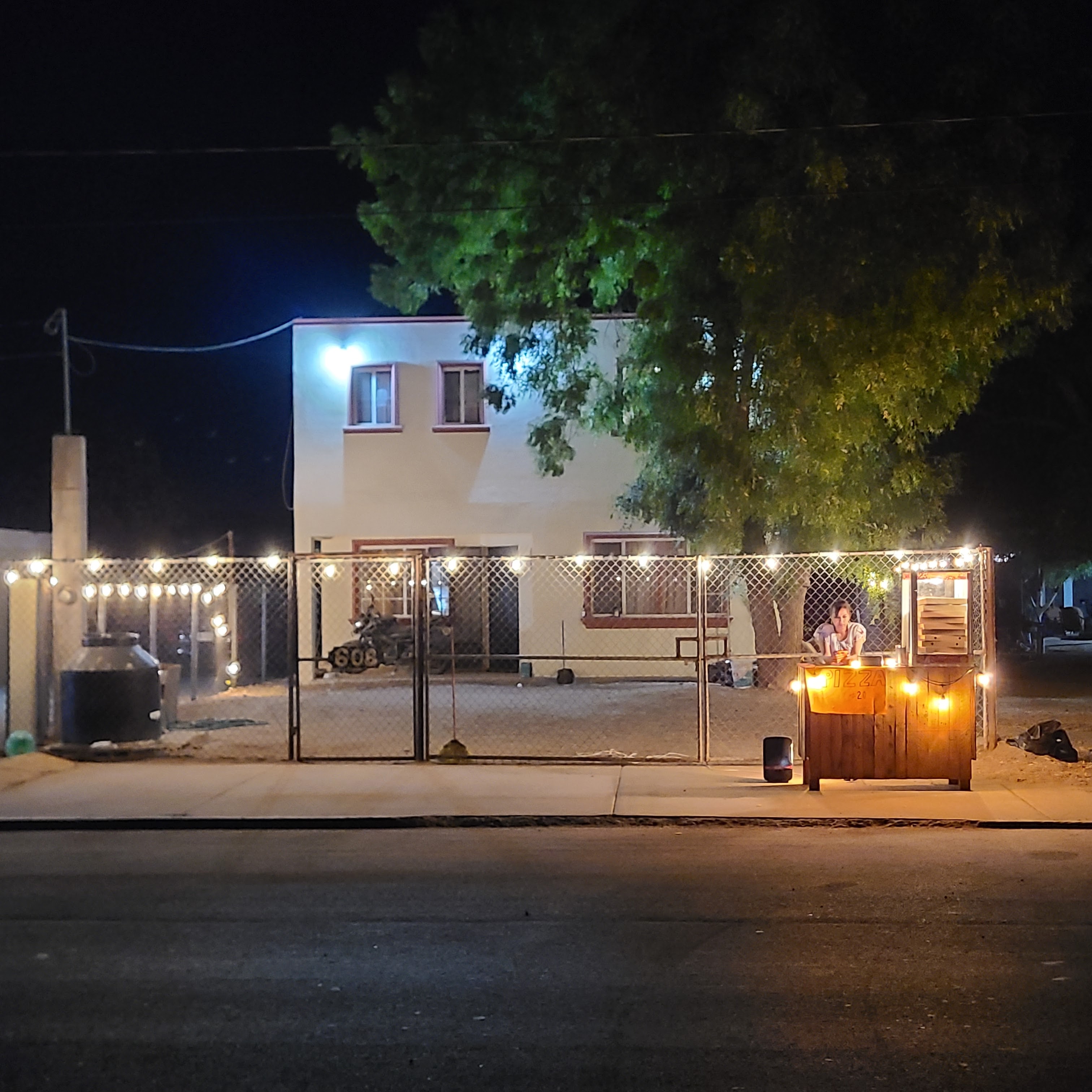 Fratelli Pazzi Pizza image 3