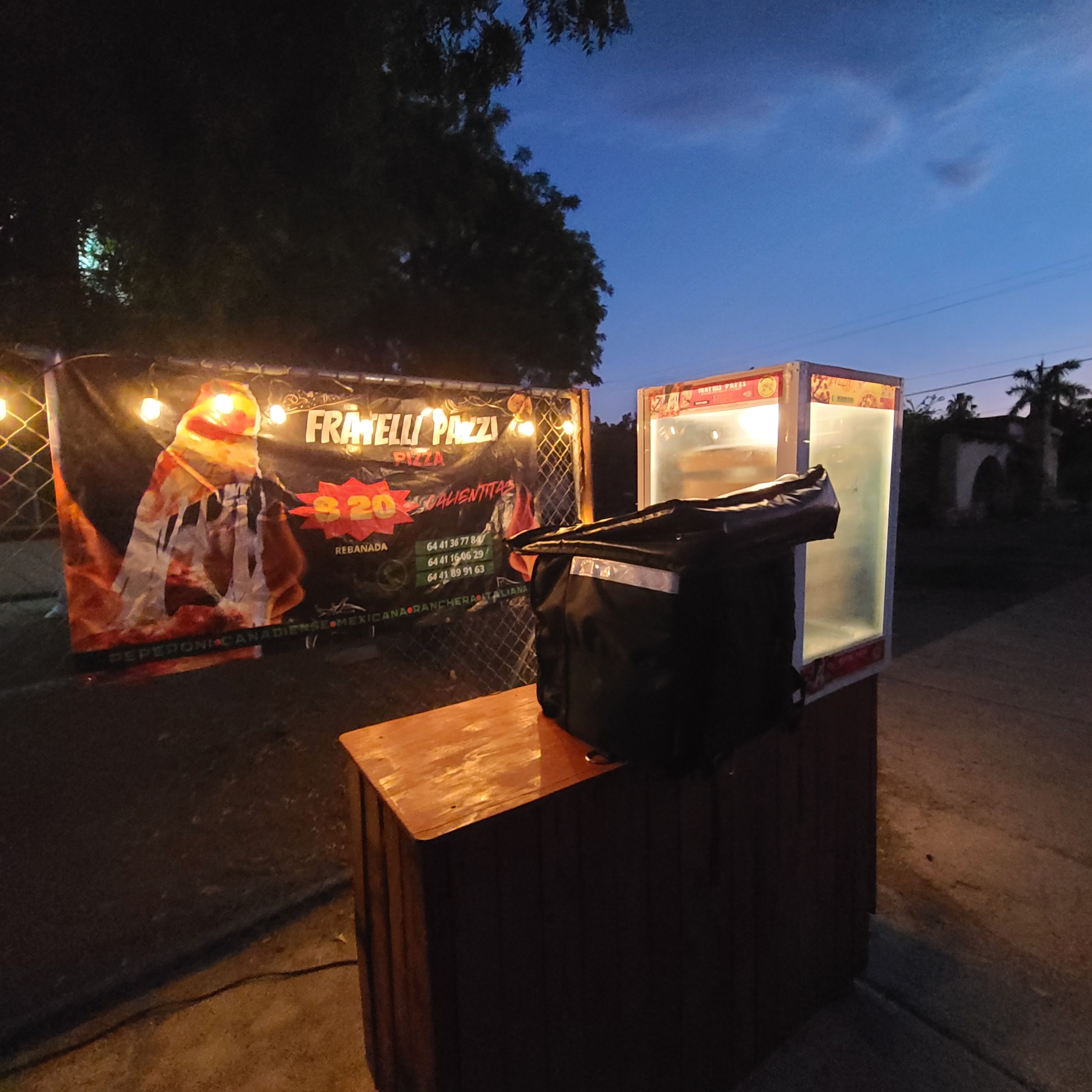 Fratelli Pazzi Pizza image 4