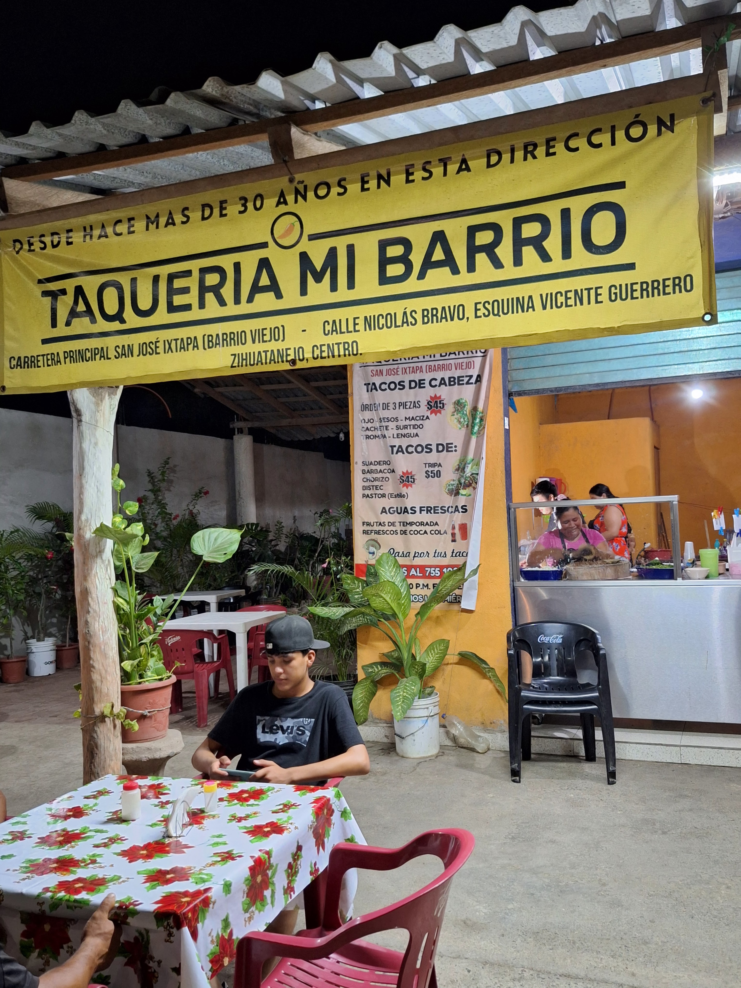 Taquería Mi Barrio Serrano image 2