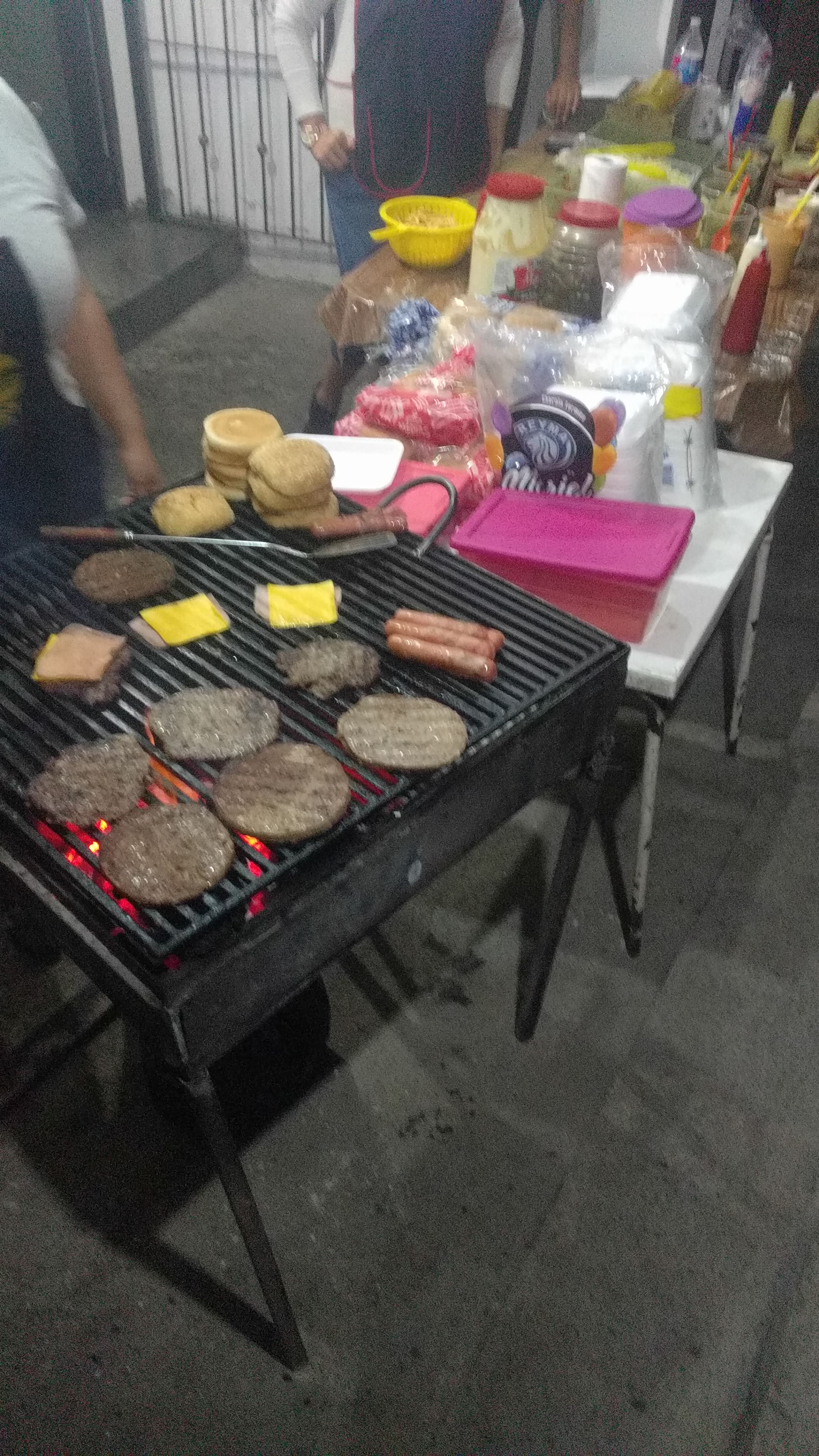 Hamburguesas Al Carbon "El Rey" image 7