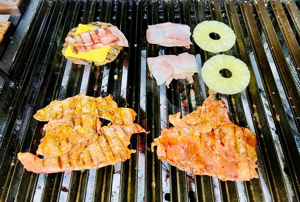 Rojo’s burgers image 1