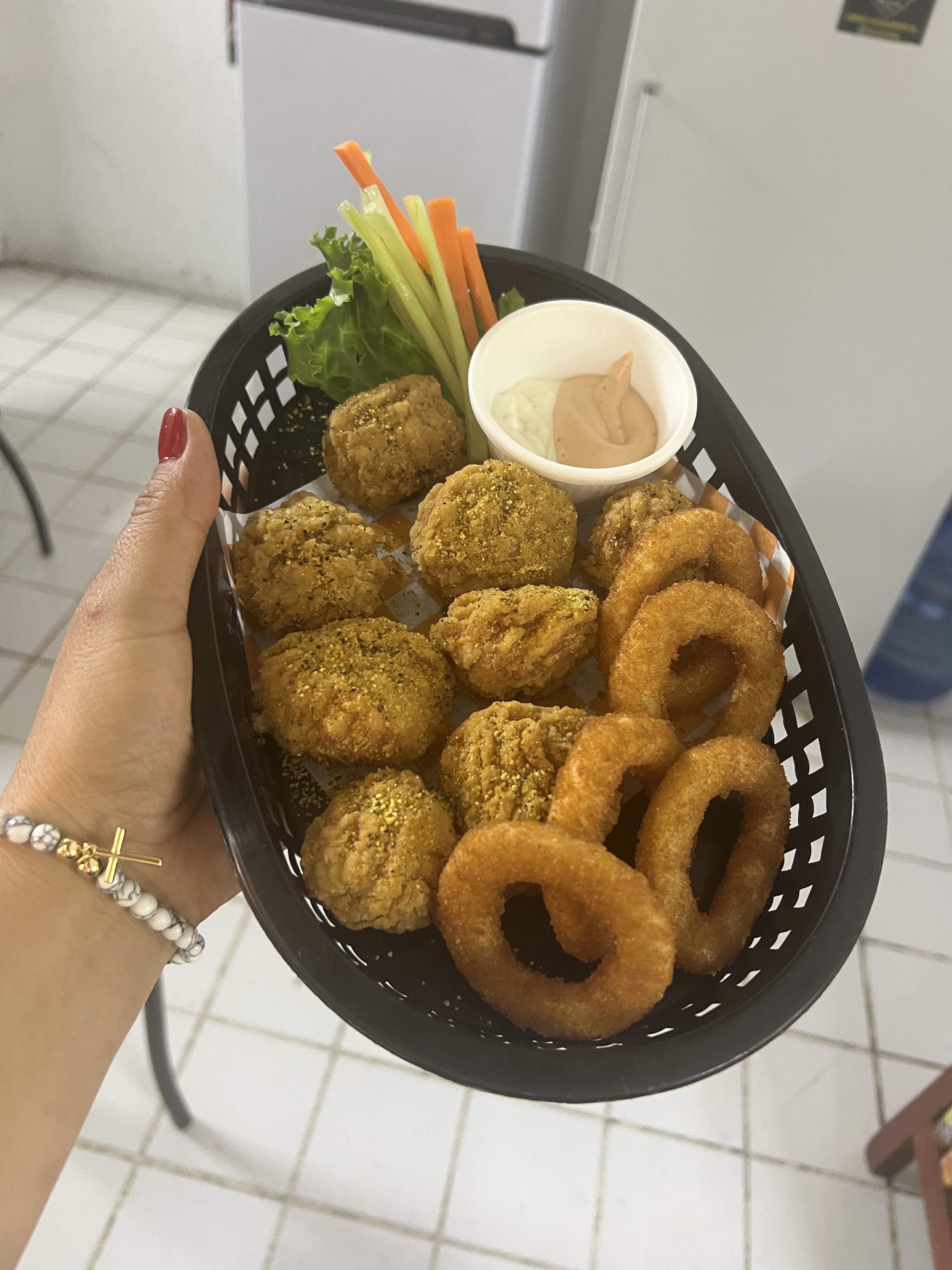 Rojo’s burgers image 3