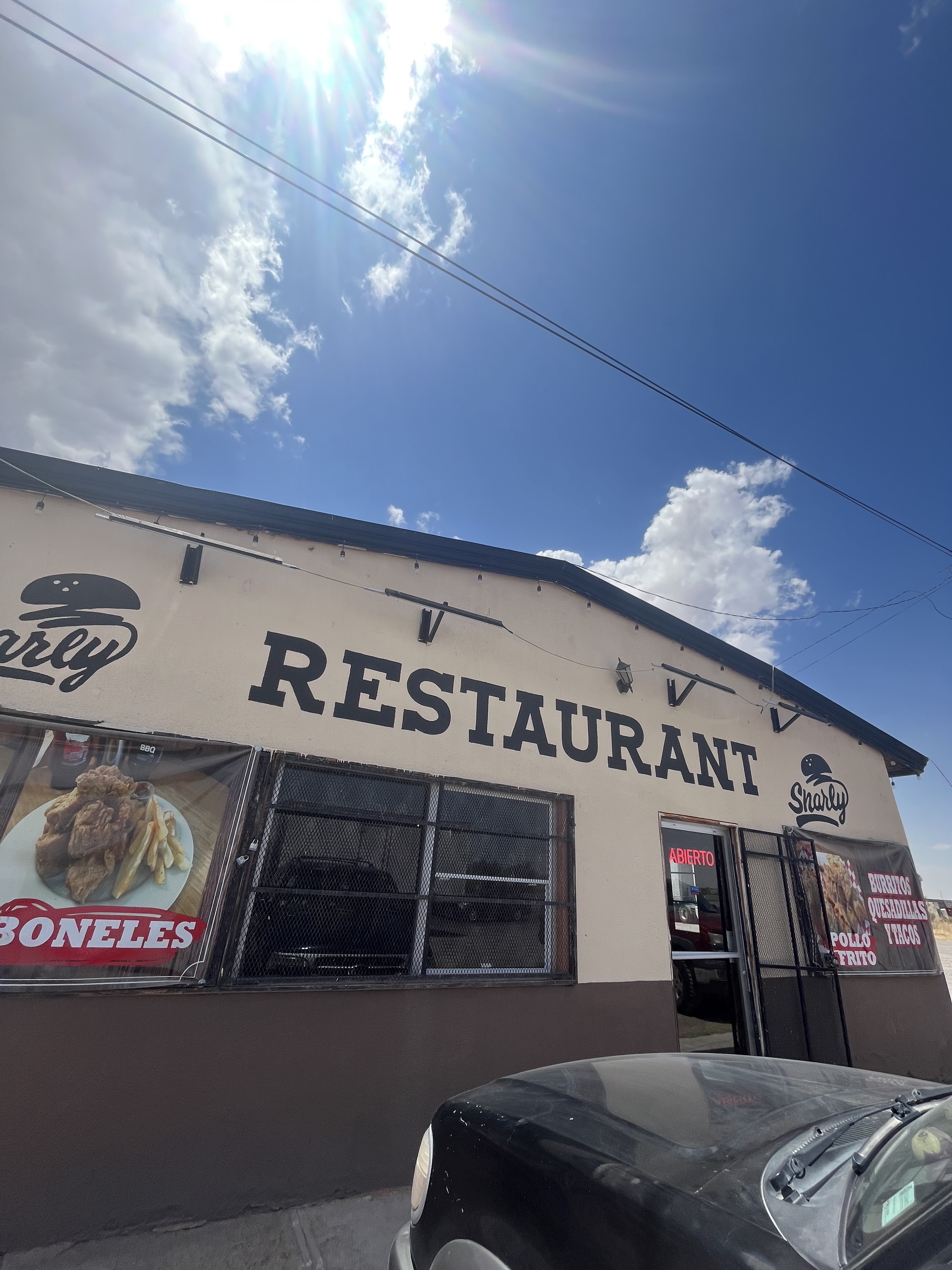 SHARLY hamburguesas & más image 1