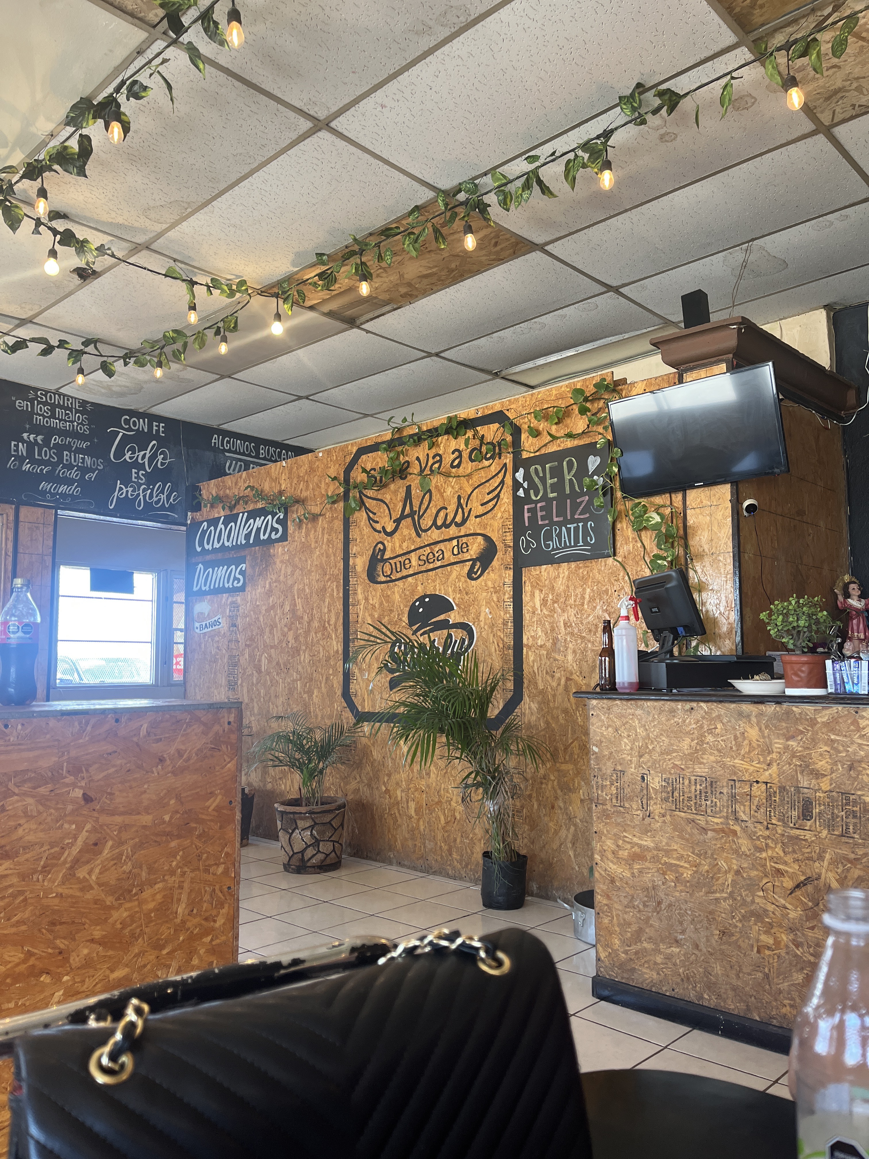 SHARLY hamburguesas & más image 8