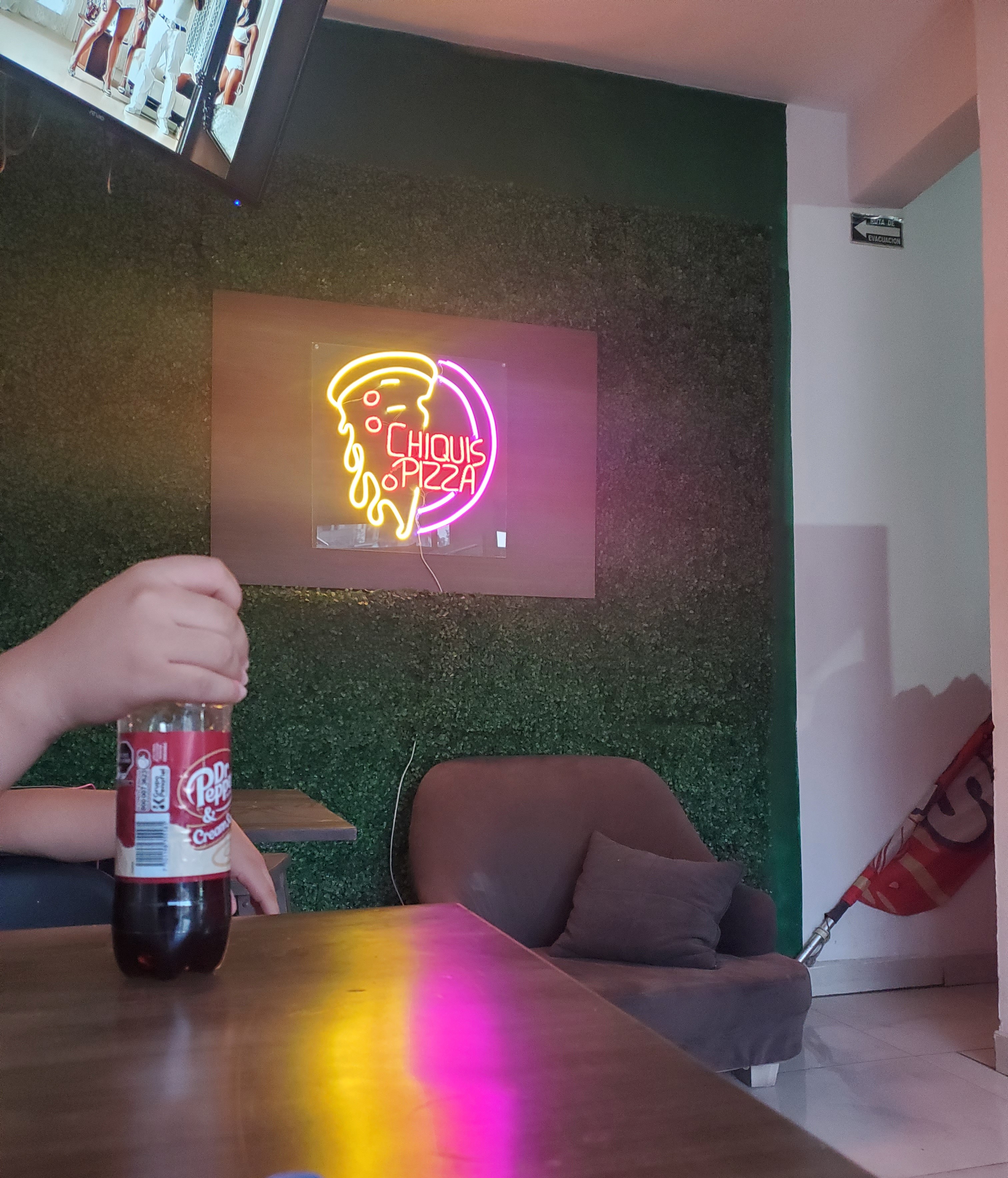 Chiquis pizza image 6