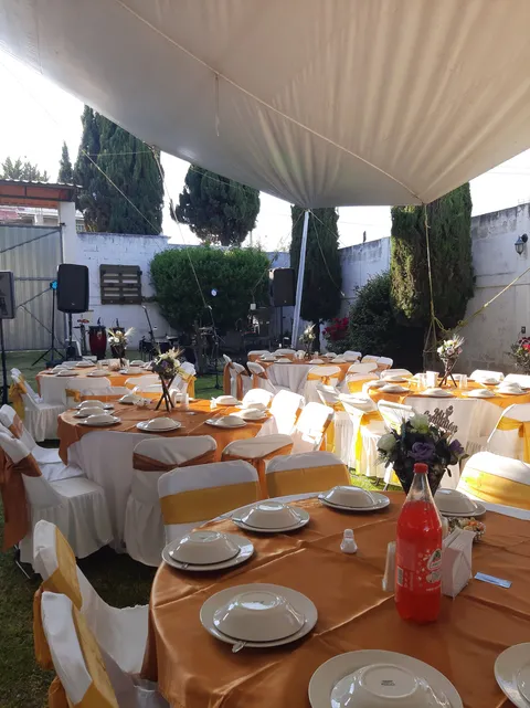 Salon Jardin Los Cisnes image 2