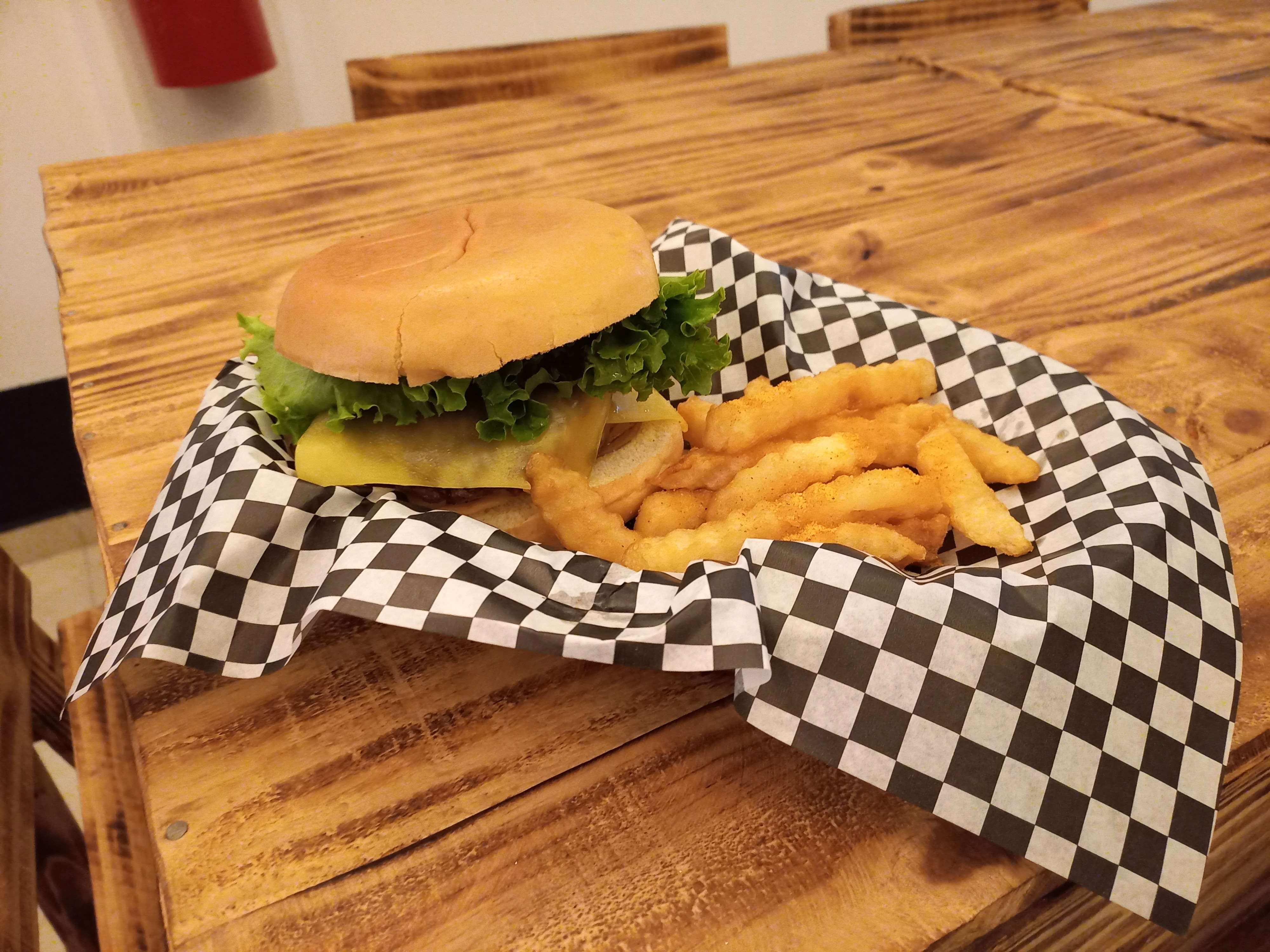 Maxi Wings & Burgers image 2