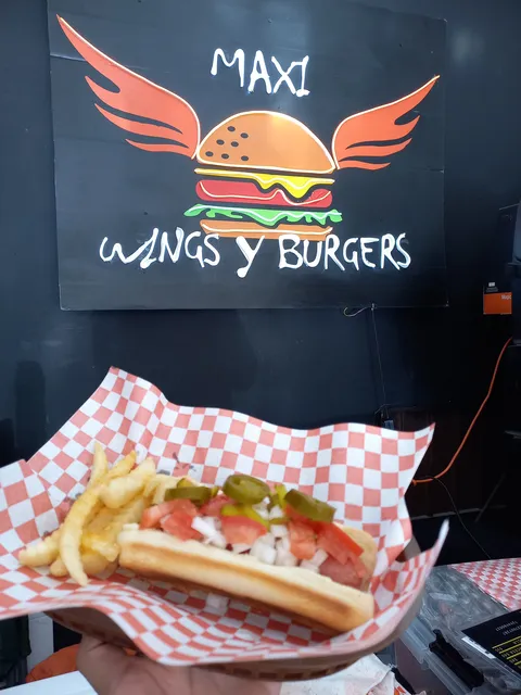 Maxi Wings & Burgers image 6