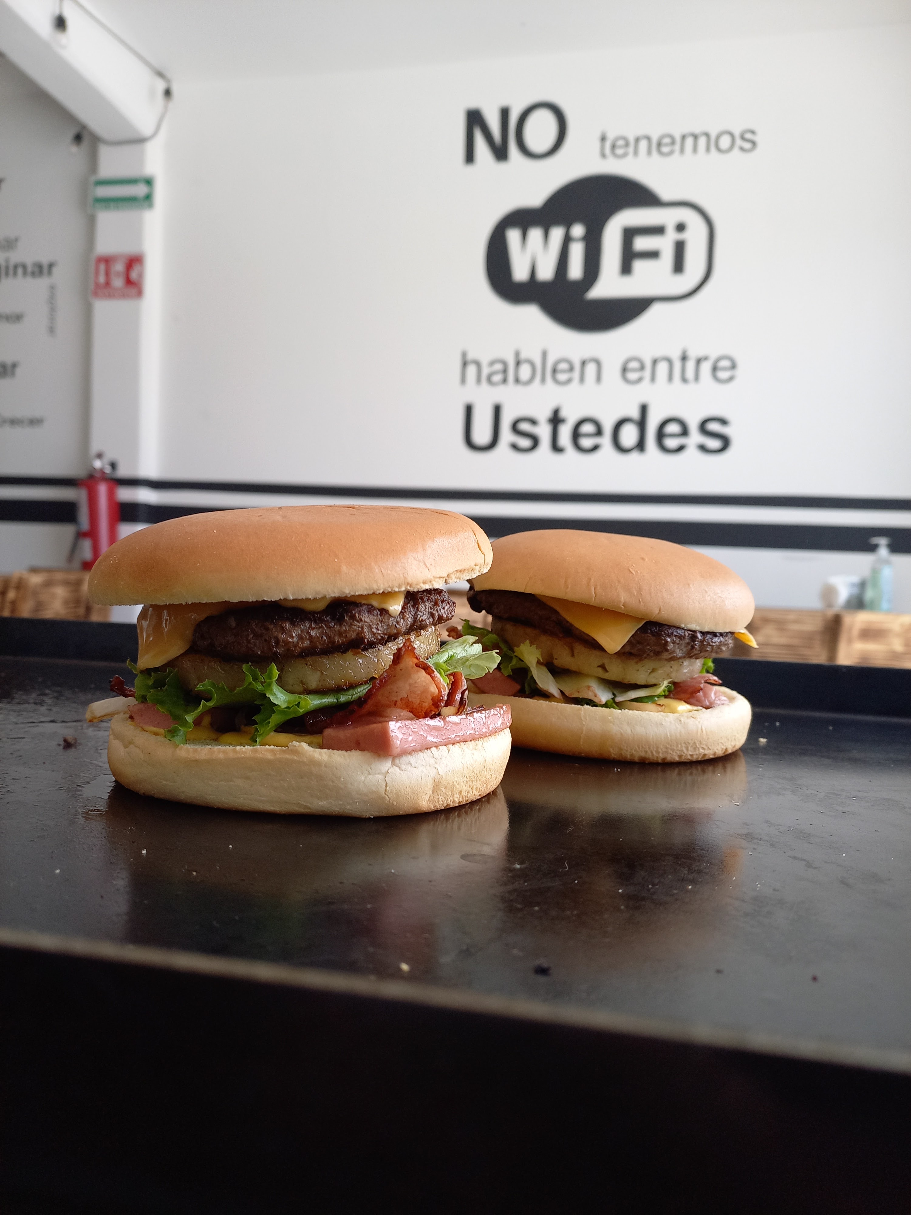 Maxi Wings & Burgers image 7