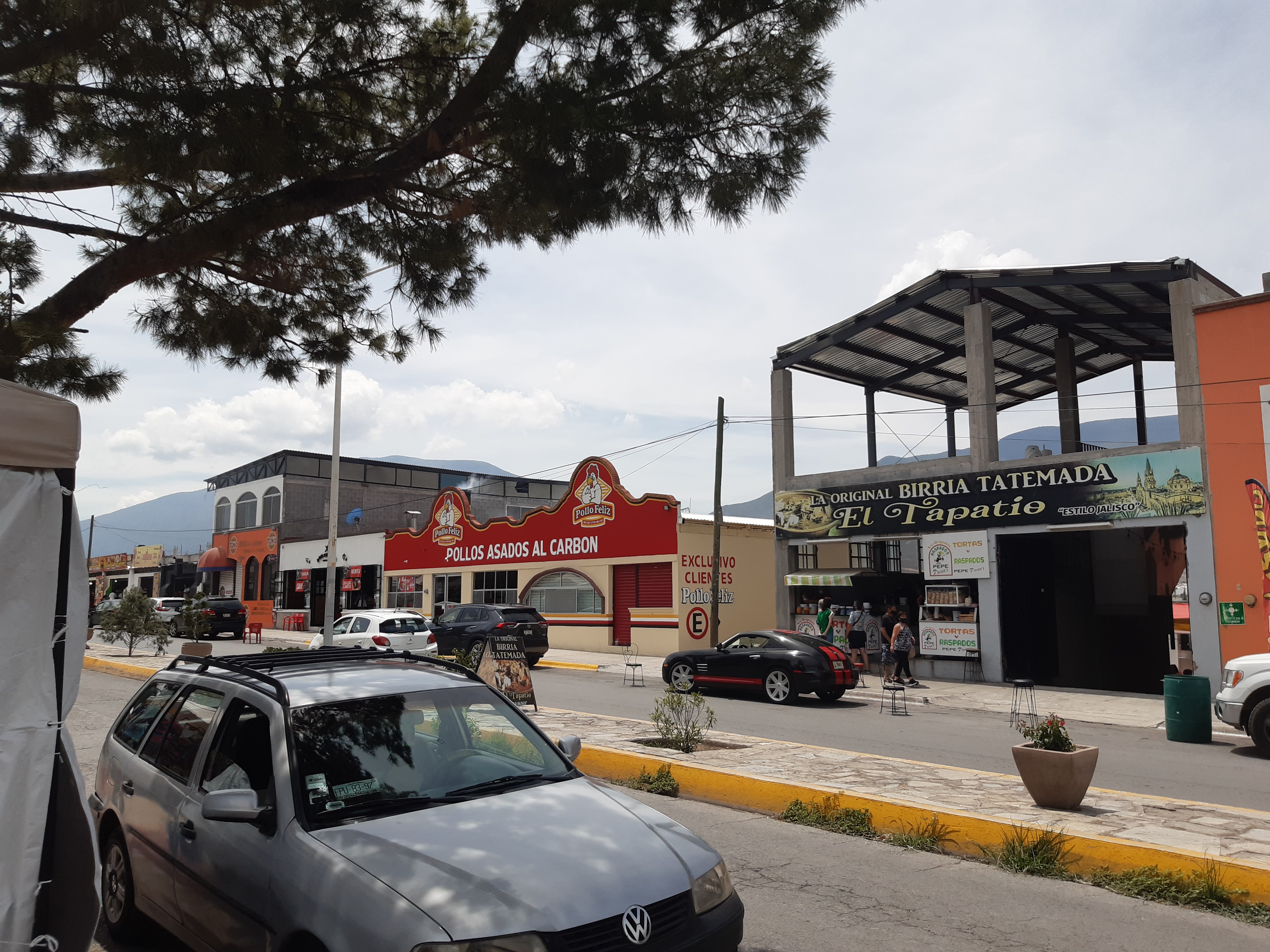 Pollo Feliz Arteaga image 9