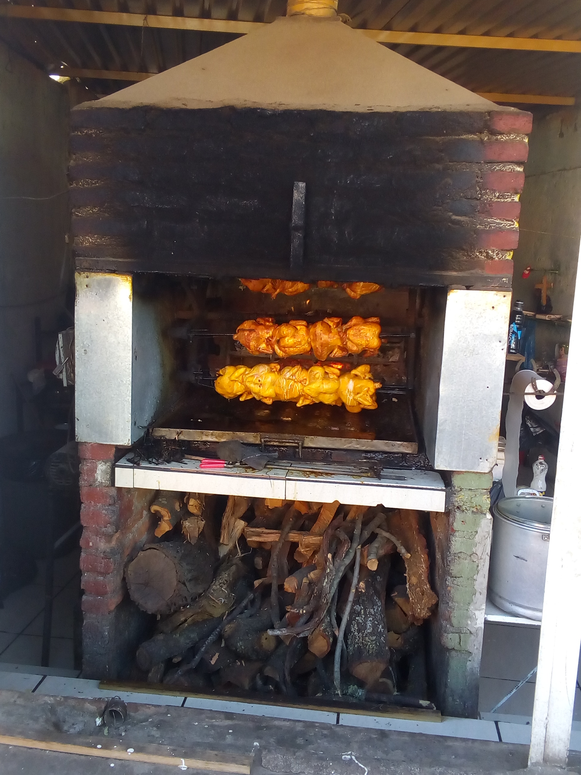 Pollos A La Leña image 1