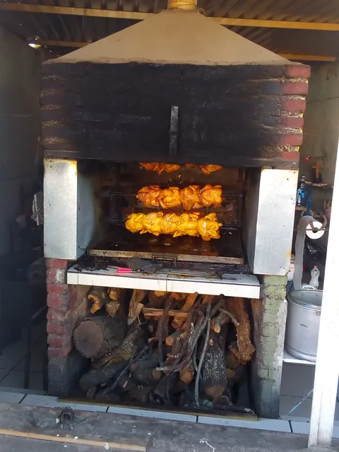Pollos A La Leña image 1