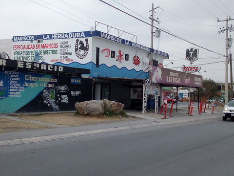 Mariscos La Herradura image 1