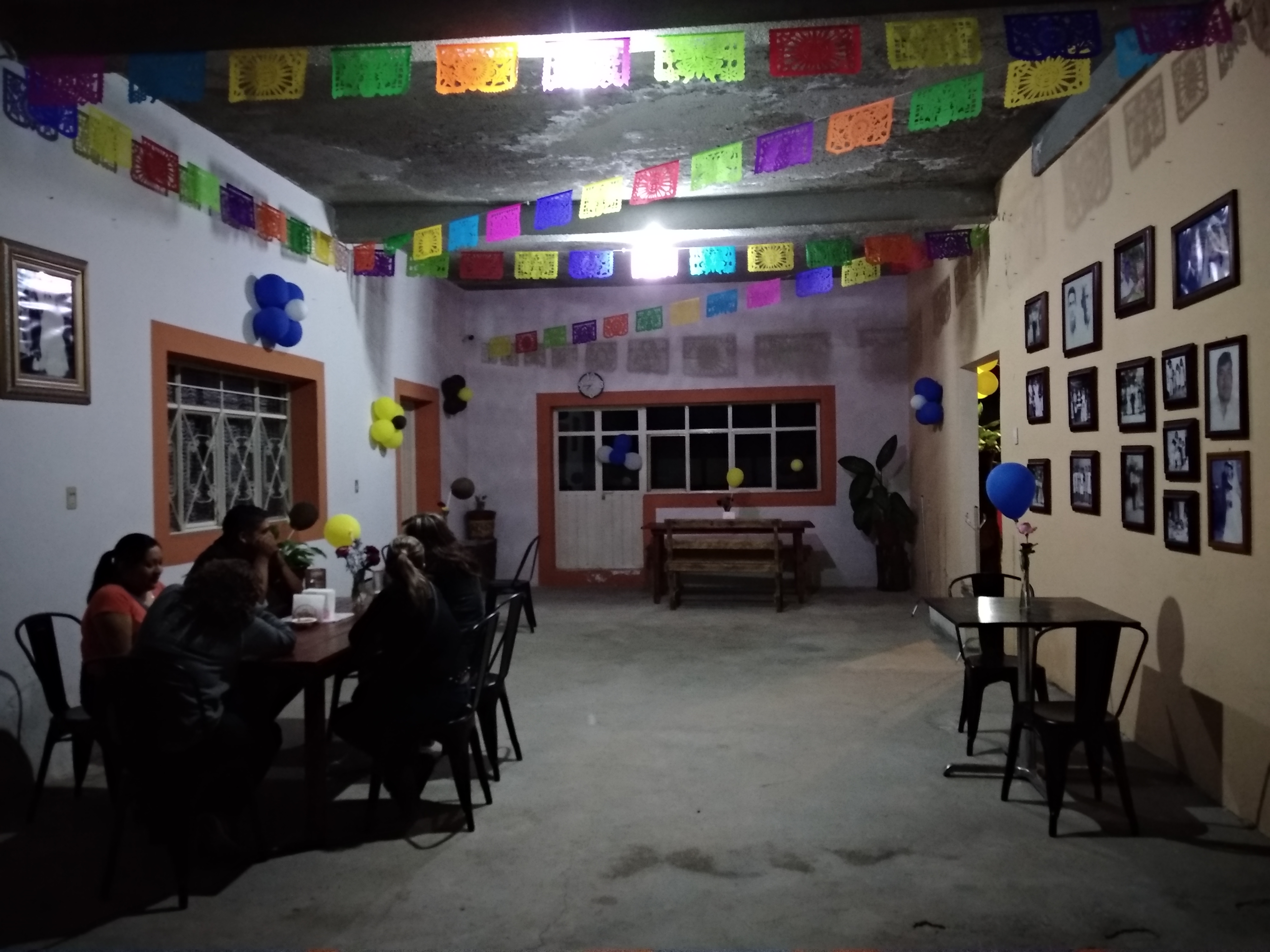 Pa' la Madre Drinks and food image 1
