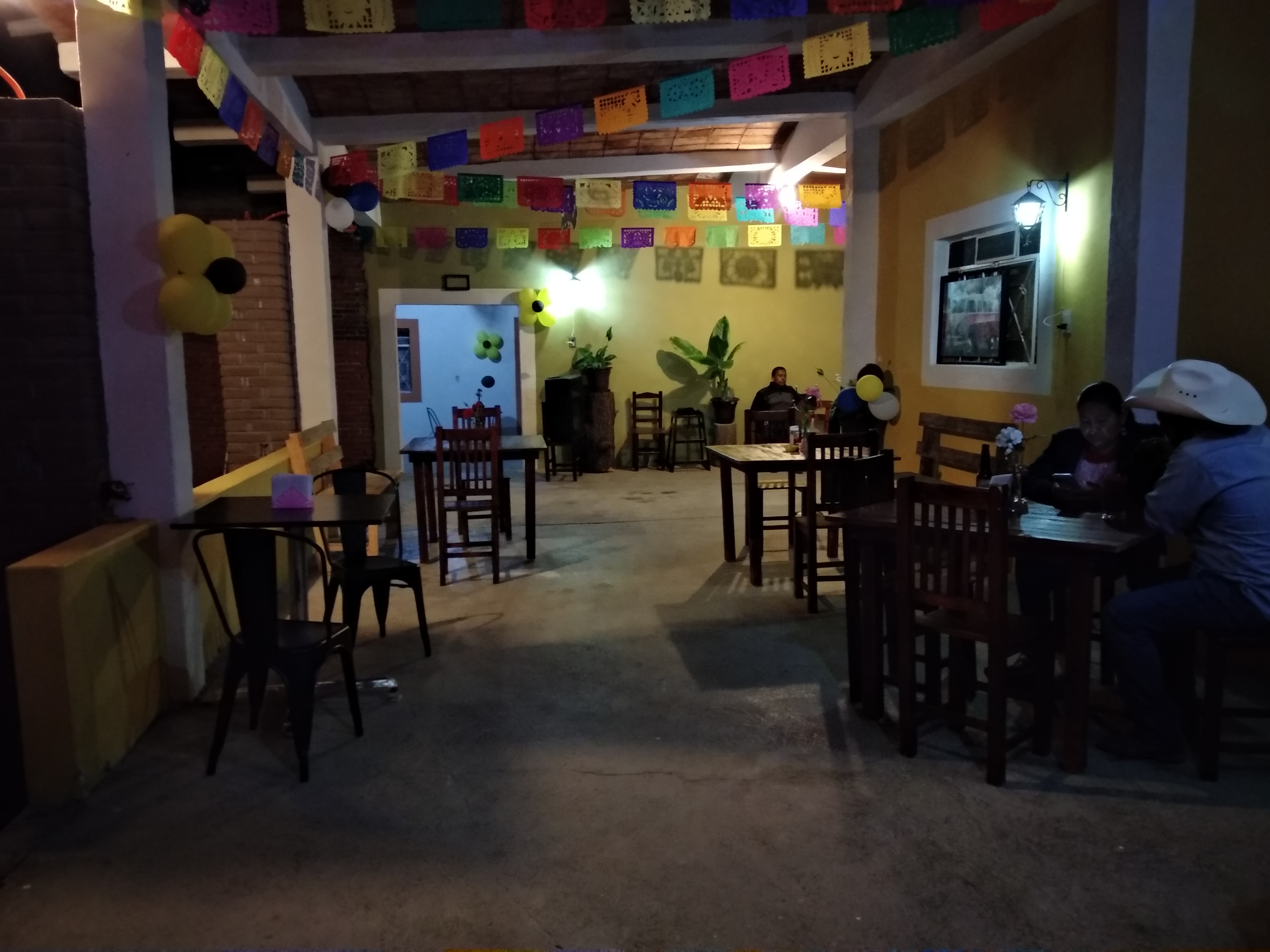 Pa' la Madre Drinks and food image 2