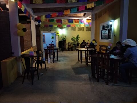 Pa' la Madre Drinks and food image 2