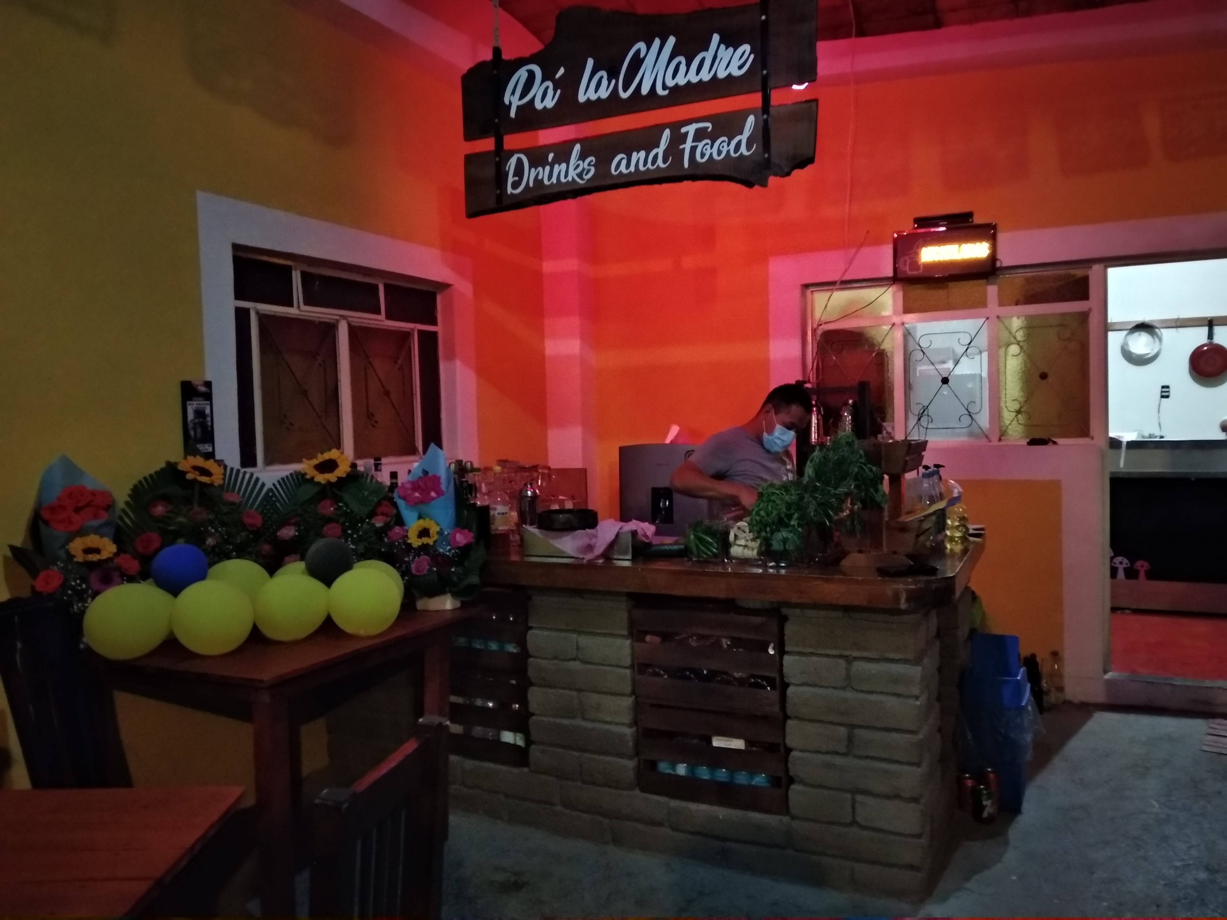Pa' la Madre Drinks and food image 3
