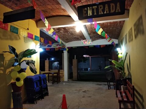 Pa' la Madre Drinks and food image 5