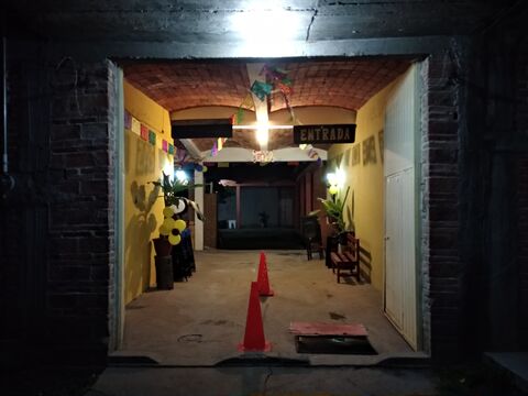Pa' la Madre Drinks and food image 6