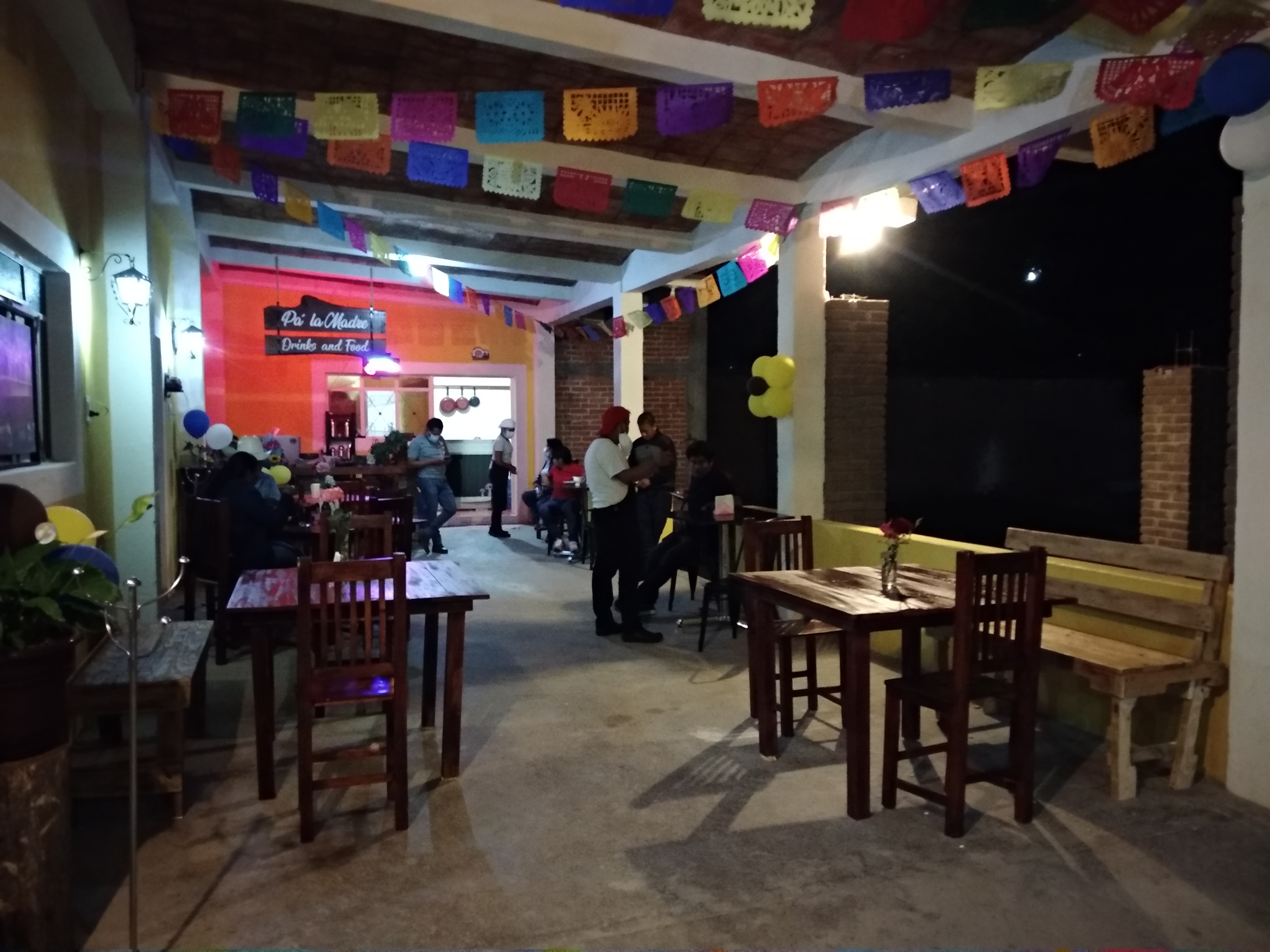 Pa' la Madre Drinks and food image 10